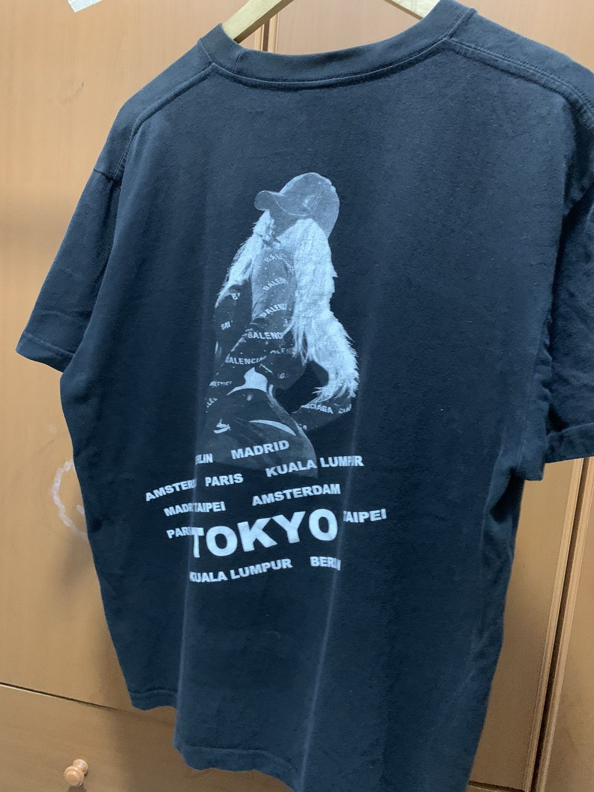 Band Tees 2019 World Tour True In Tokyo Large Tee Size US L / EU 52-54 / 3 - 8 Thumbnail