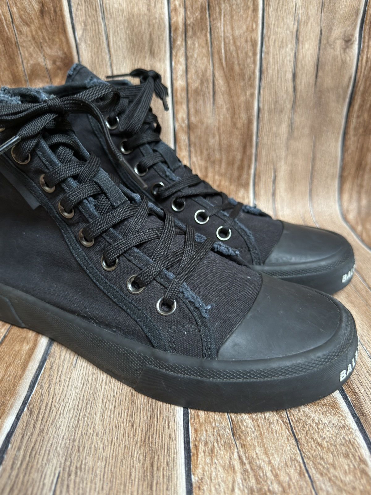Balenciaga 🕷️🔥🔥distresa paris sneaker Size US 8 / EU 41 - 7 Thumbnail