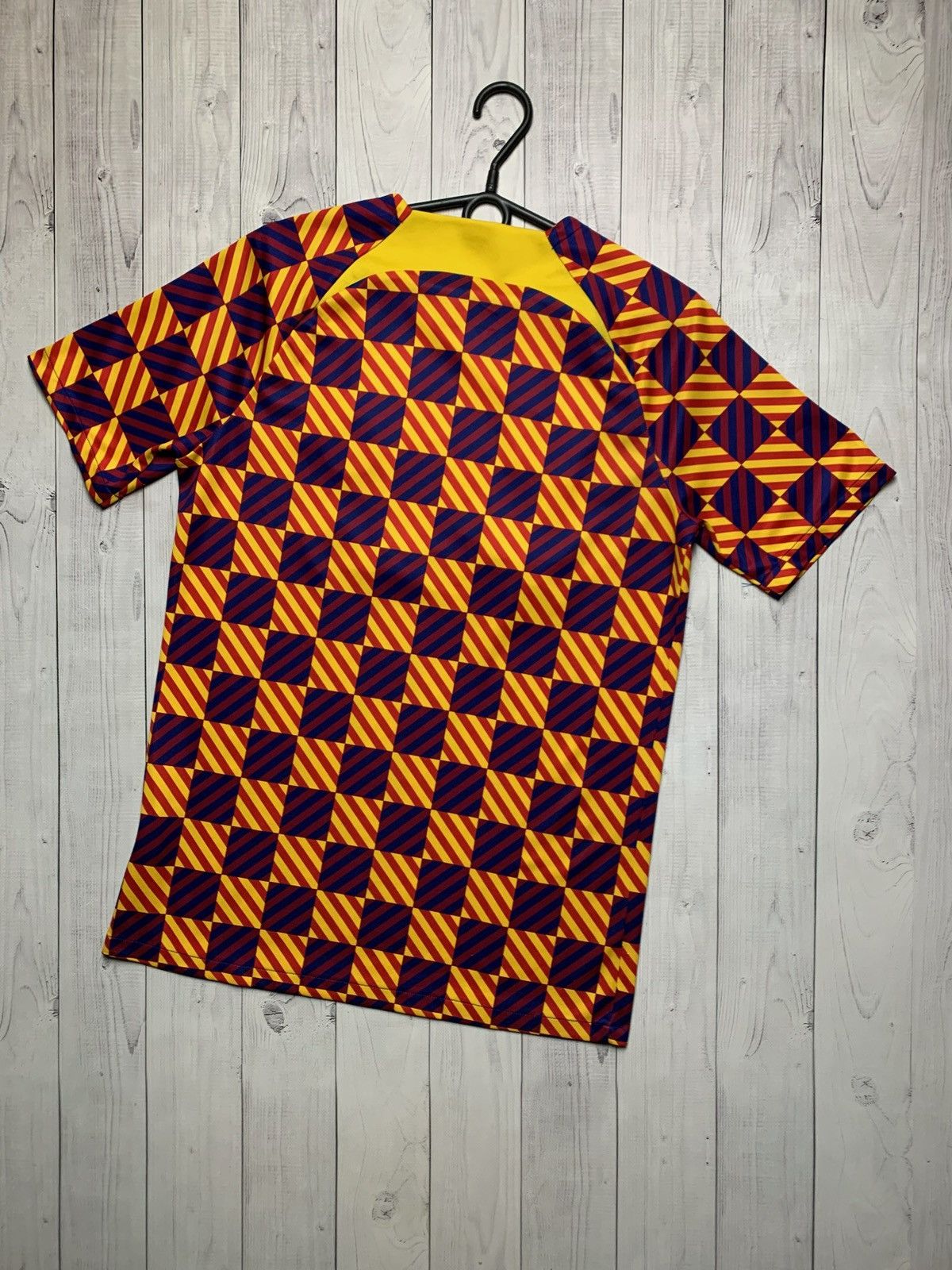Nike Nike Barcelona training soccer jersey size M rare Size US M / EU 48-50 / 2 - 9 Thumbnail