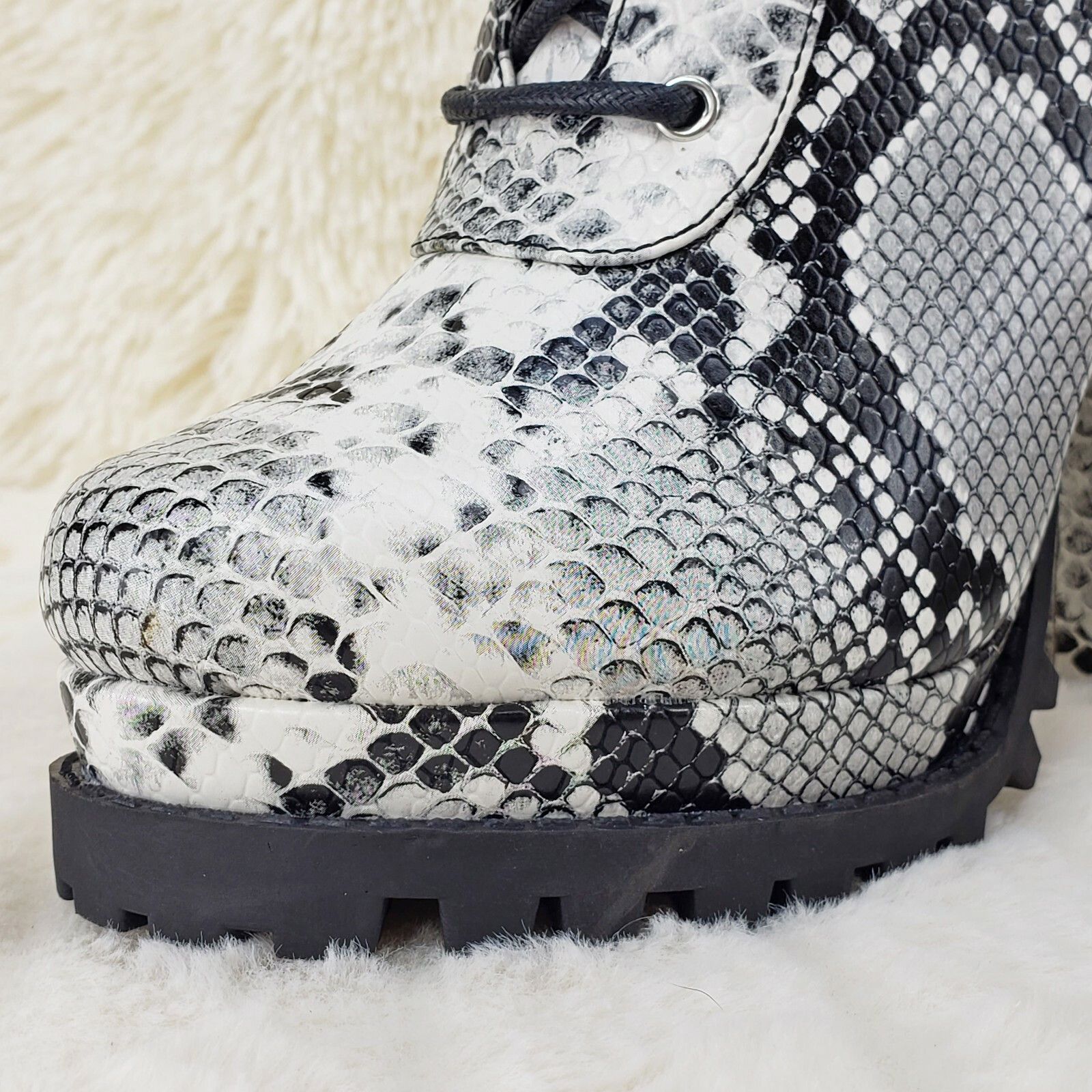 Other CR Winnie Lace Up Ankle Boots 4.5" Chunky Block Heels 6 -11 Size US 8.5 / IT 38.5 - 3 Thumbnail