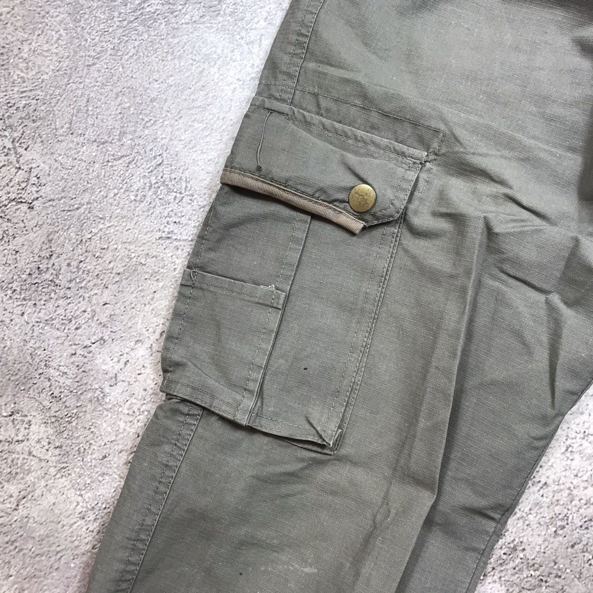 Vintage Vintage 90s Baggy Cargo Pants Faded Olive Workwear Grunge 30 Size US 30 / EU 46 - 3 Thumbnail