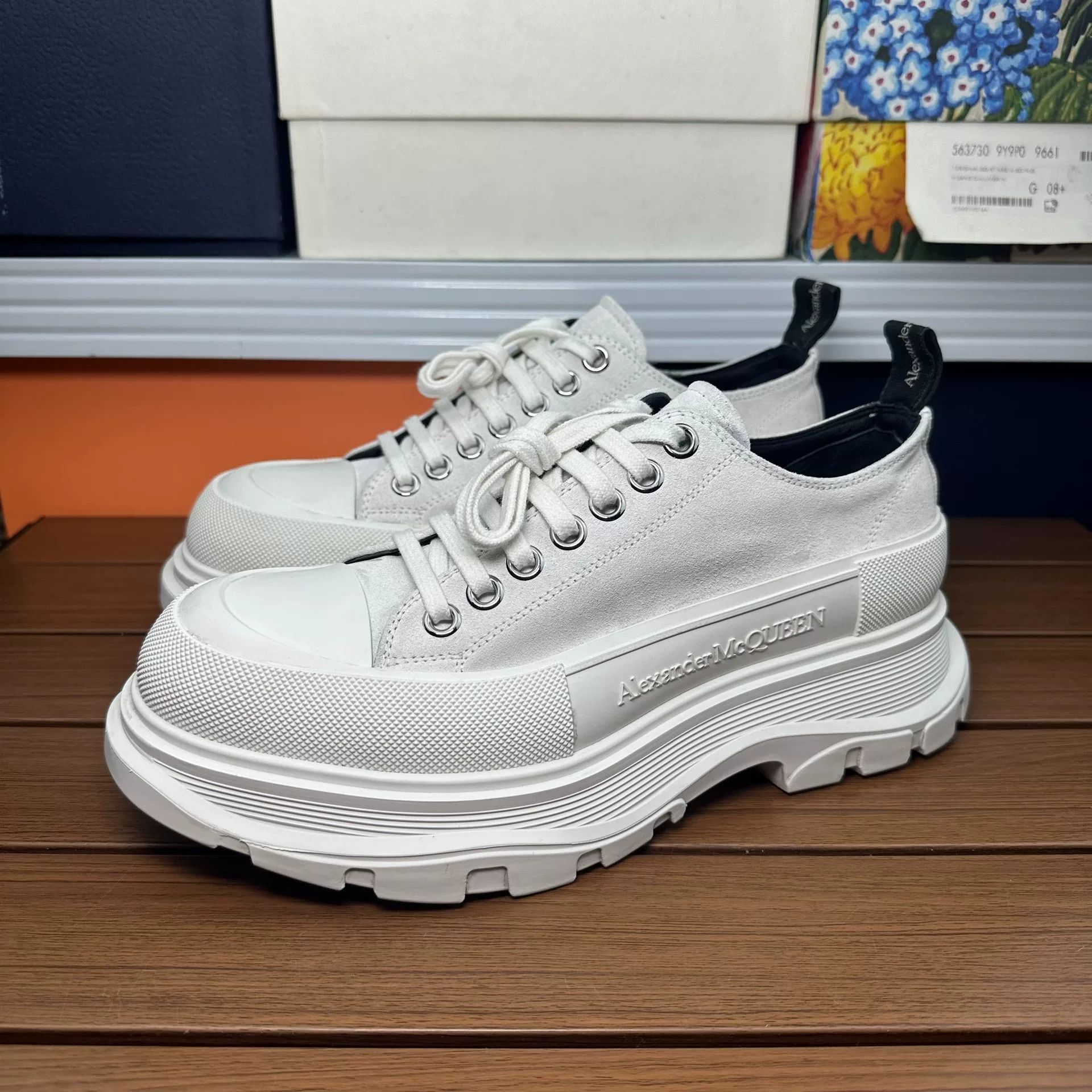 Alexander McQueen Alexander McQueen Gray Lowtop Sneakers 8 Men Size US 8 / EU 41 - 1 Thumbnail