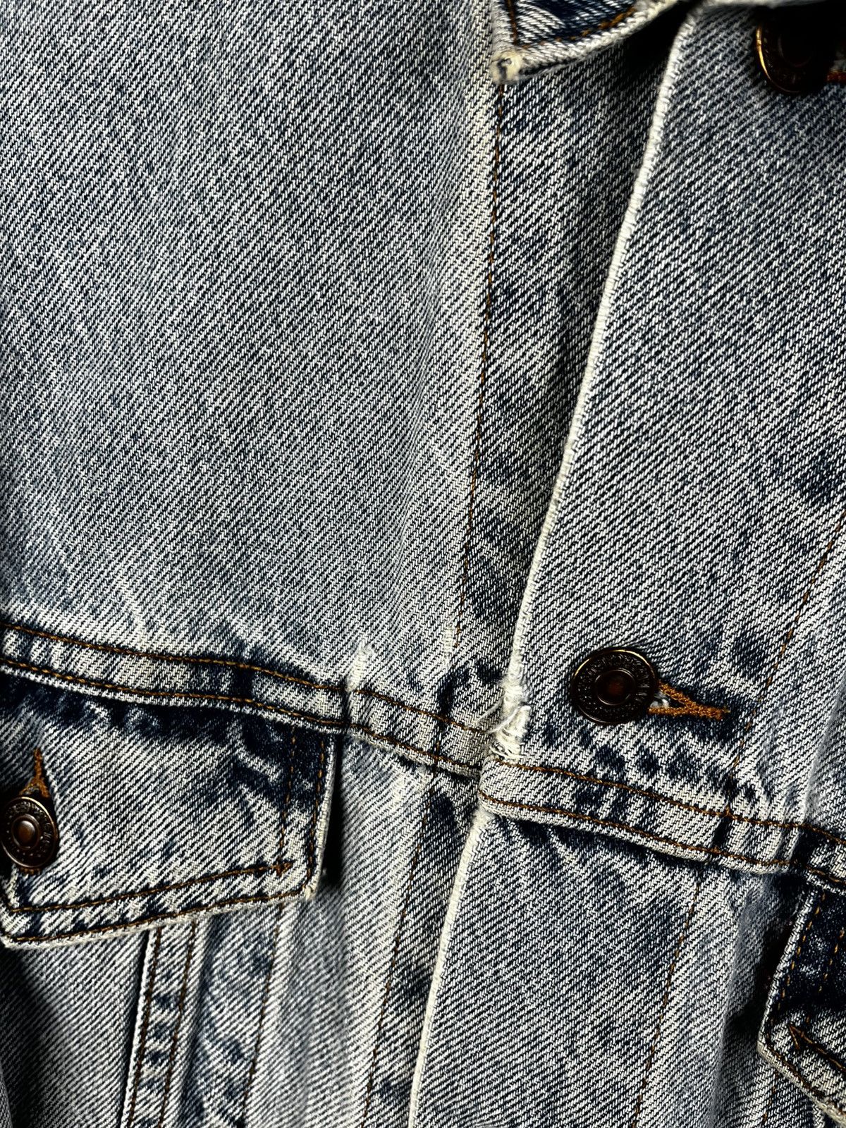 Levi's Levis distressed denim jacket vintage Size US L / EU 52-54 / 3 - 8 Thumbnail