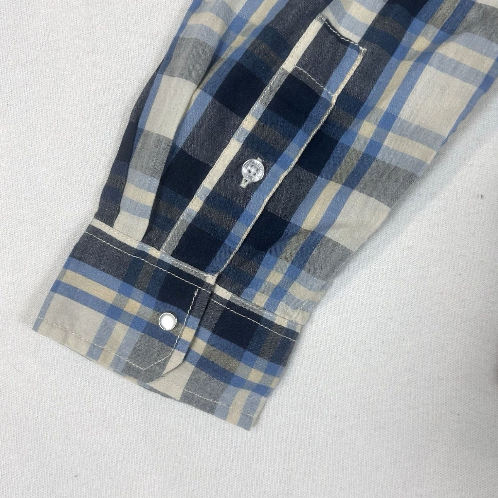 Levi's Levis Pearl Snap Western Shirt Mens L Blue Plaid Long Sleeve Modern Fit L/S Size US L / EU 52-54 / 3 - 7 Thumbnail