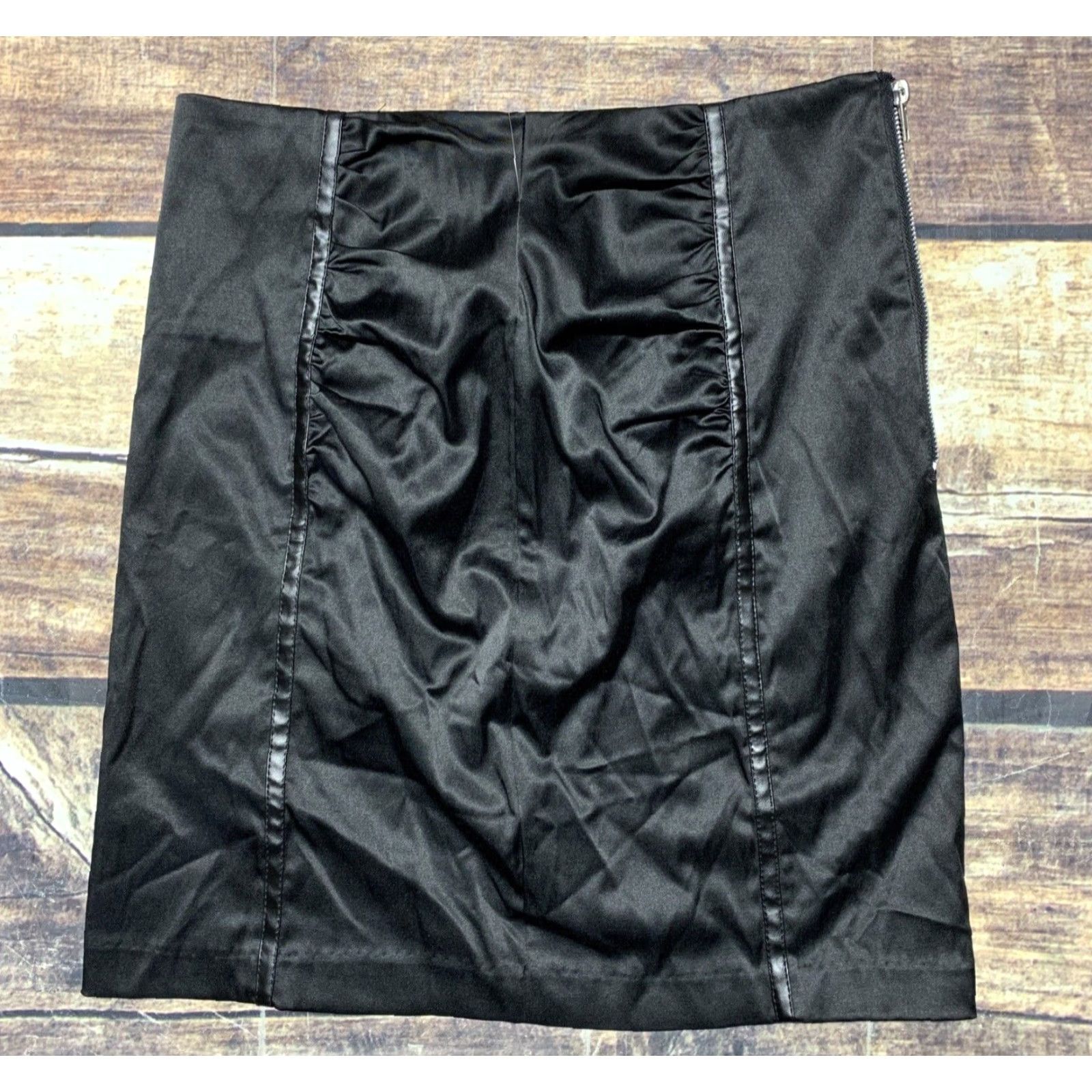 Vintage VINTAGE Charlotte Russe Faux Leather Mini Skirt Size 9 Side Zipper Cotton Size 30" / US 8 / IT 44 - 2 Thumbnail