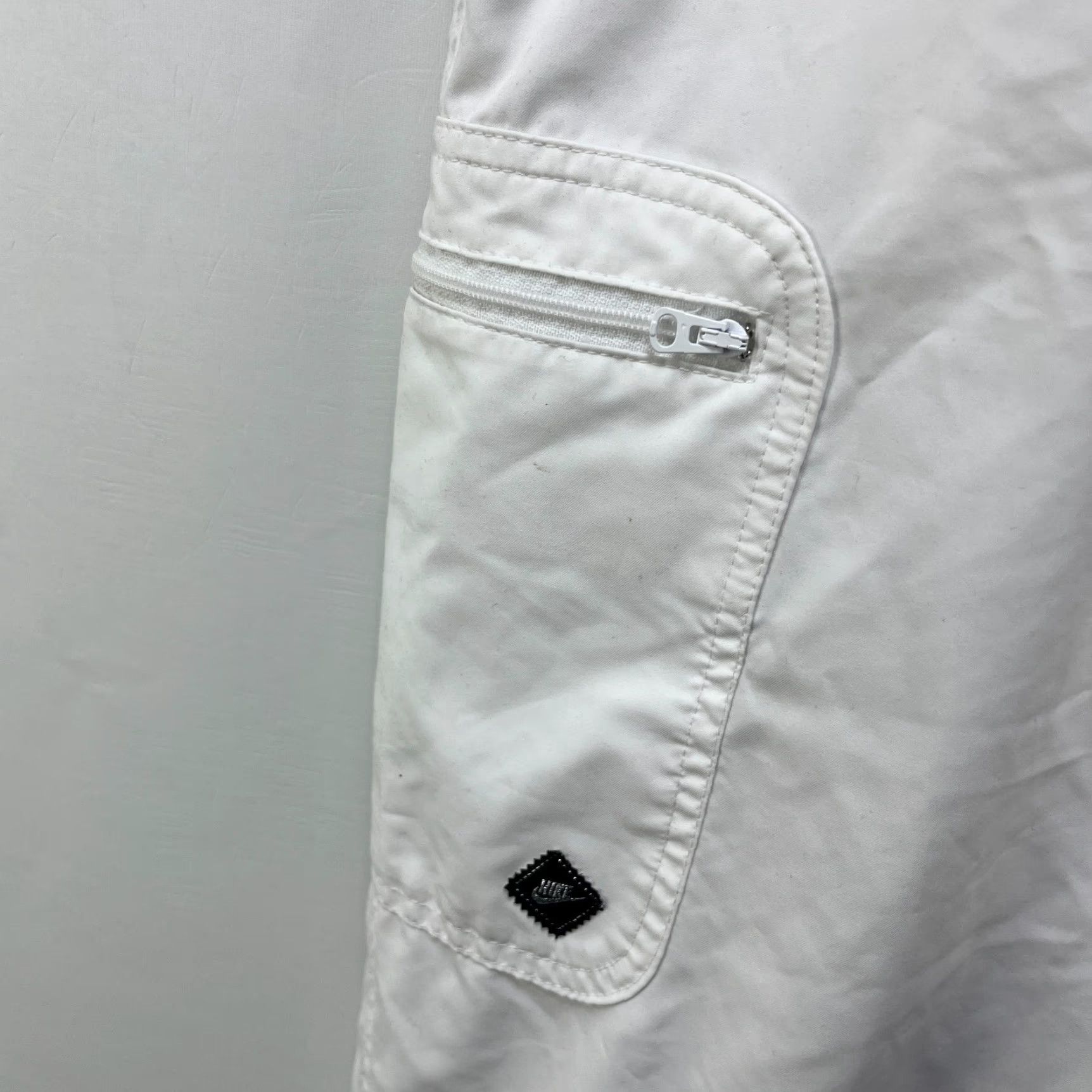Nike VINTAGE Nike Windbreaker Track Pants L White Mens Size US 33 - 4 Thumbnail