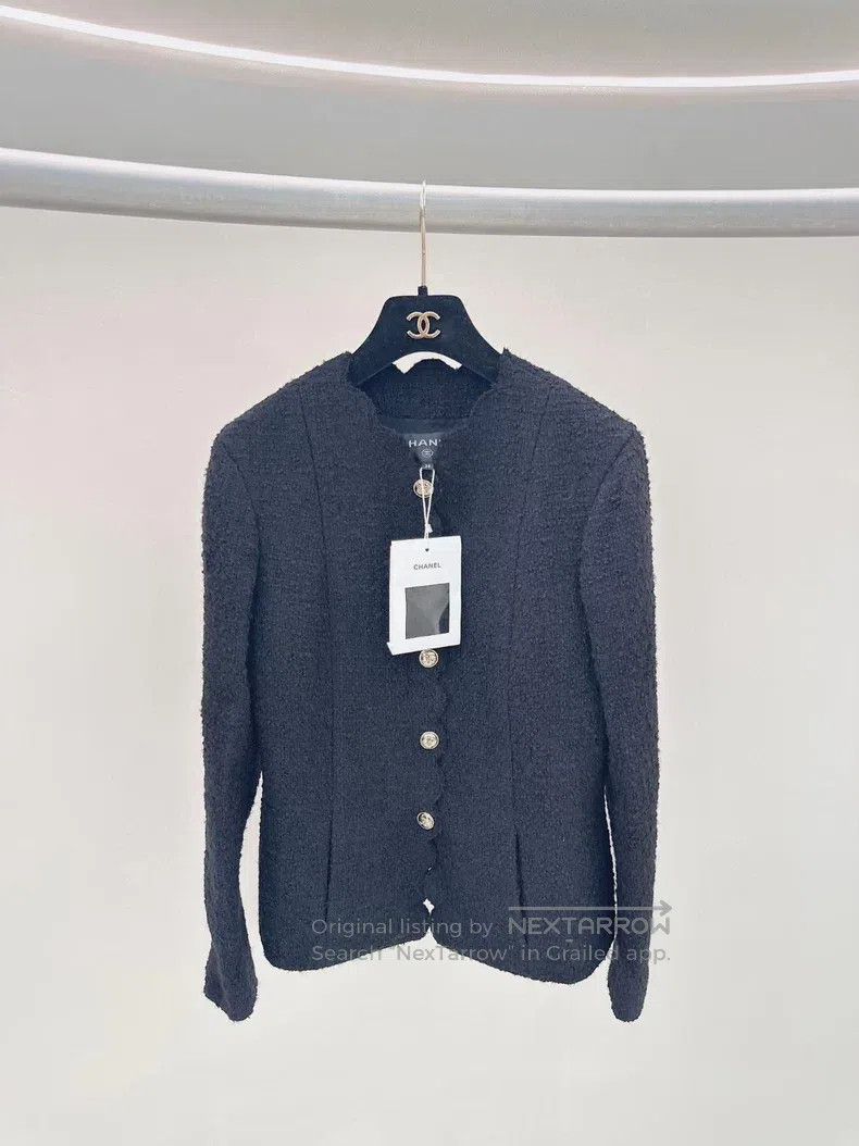 Chanel Black and gold wavy jacket