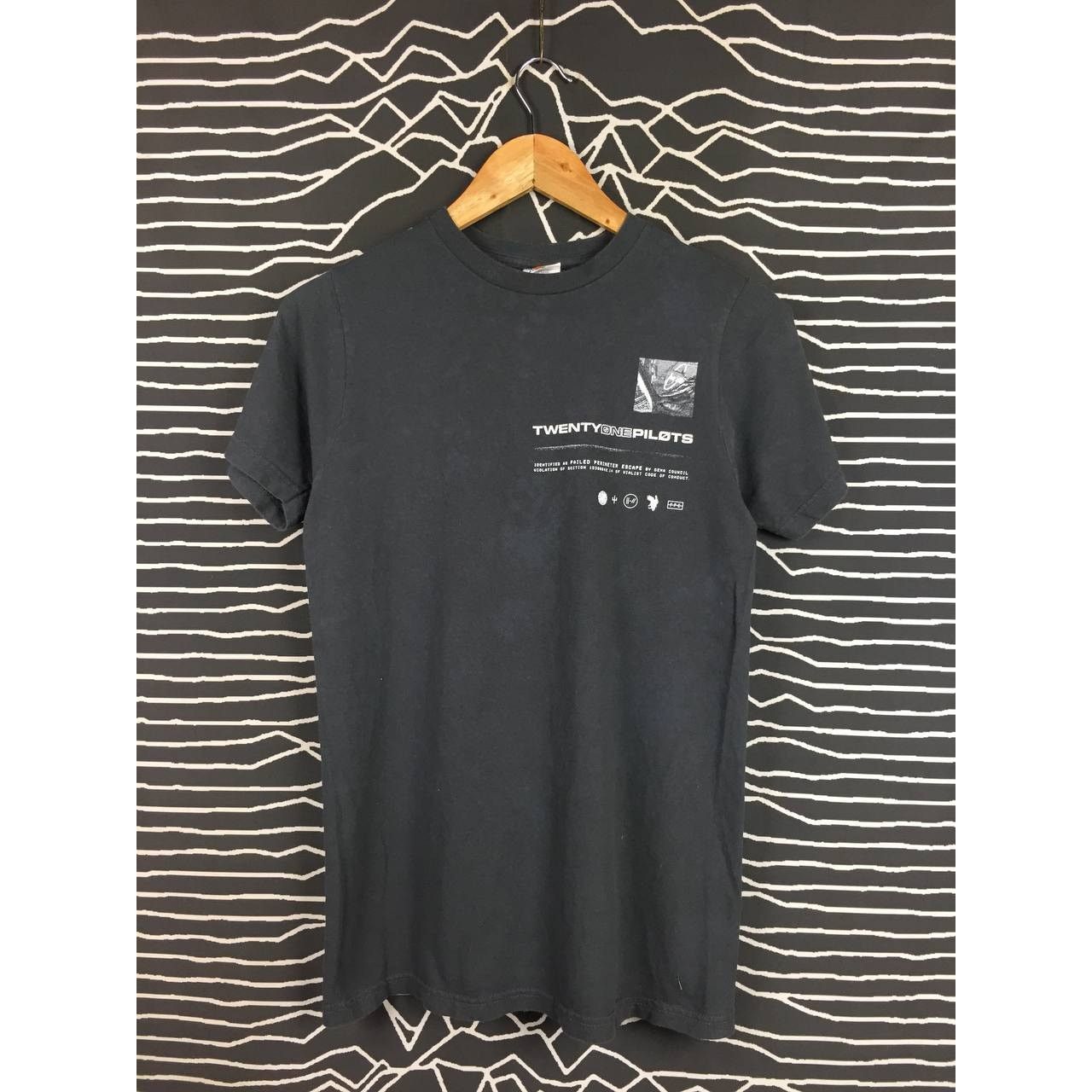 Band Tees × Vintage Vtg Y2K Twenty One Pilots Rock Band Dead Car Tee Size US S / EU 44-46 / 1 - 7 Thumbnail