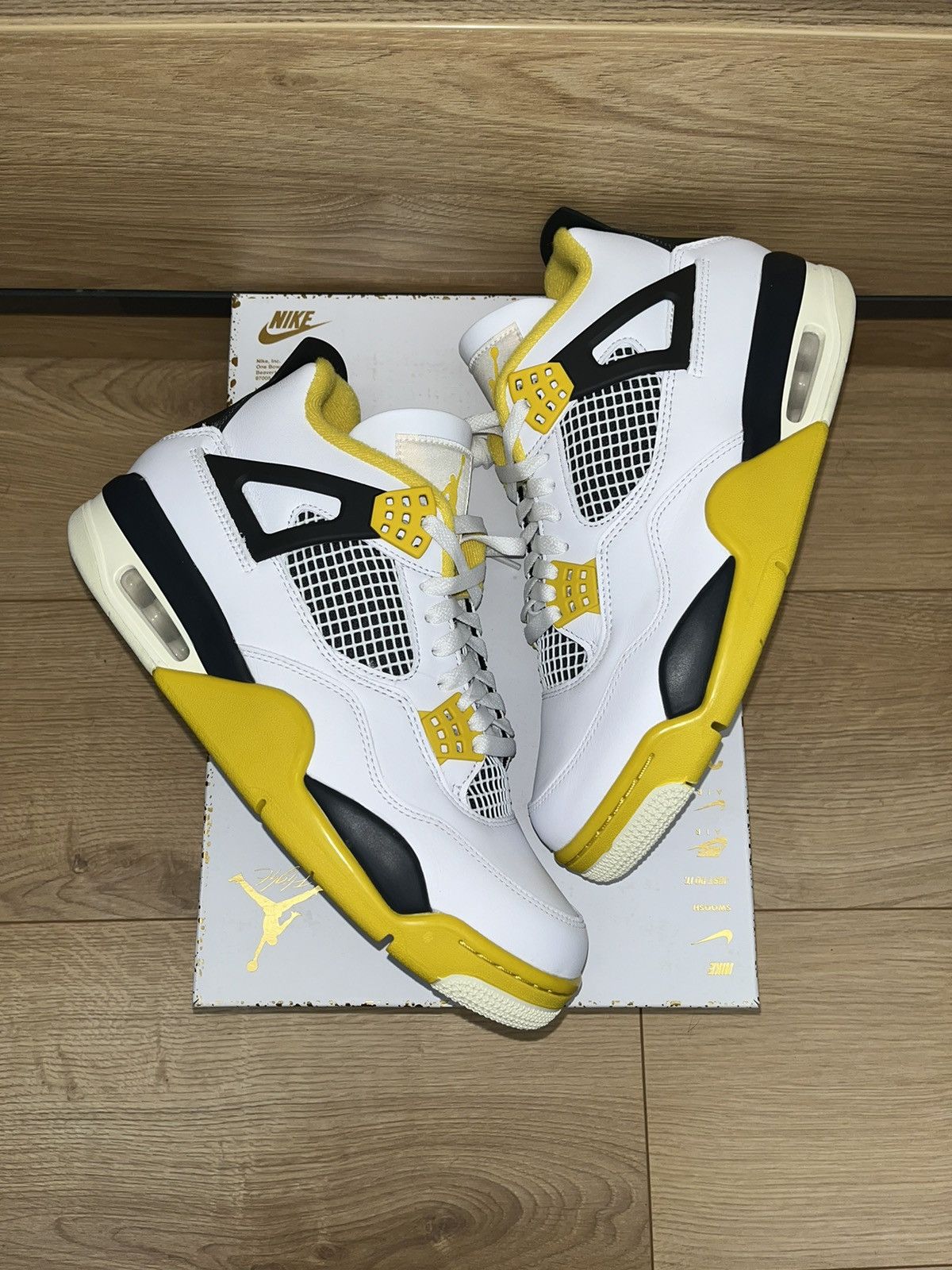 Nike Jordan 4 Retro Vivid Sulfur Size US 11.5 / EU 44-45 - 2 Thumbnail
