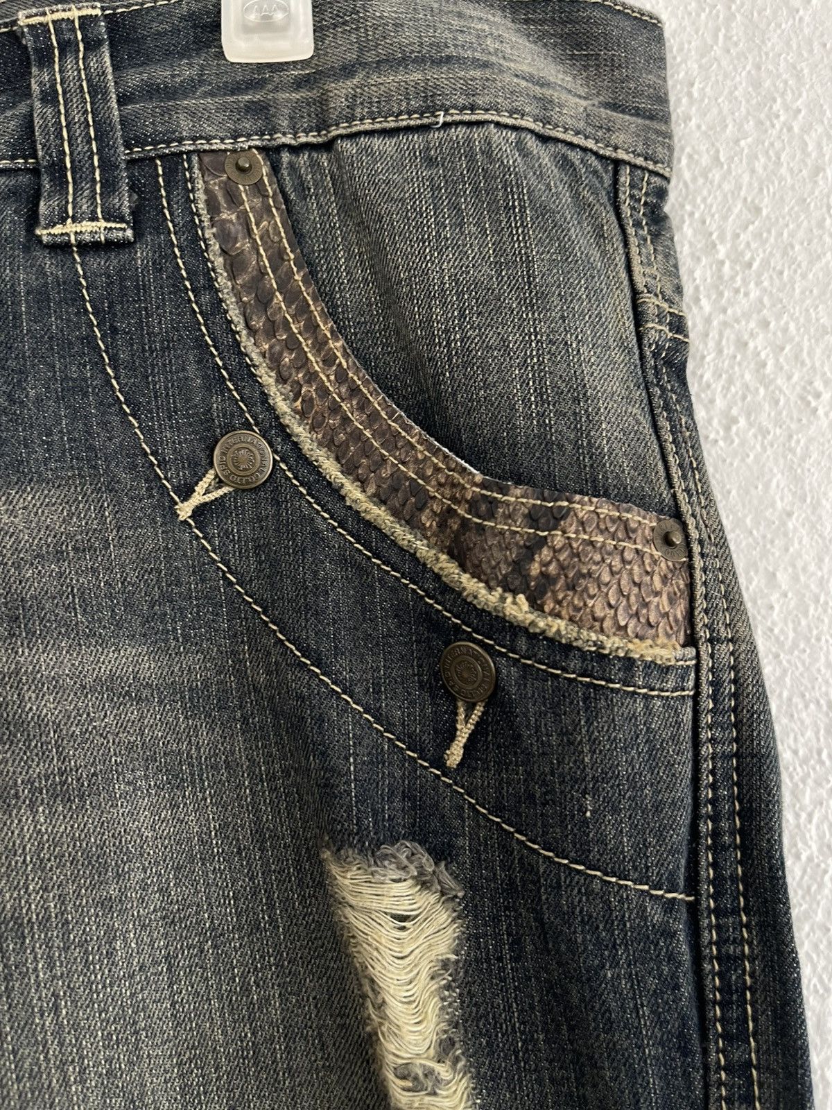 Tornado Mart Tornado Mart Python Detailed Distressed Flared Jeans Size US 35 - 9 Thumbnail