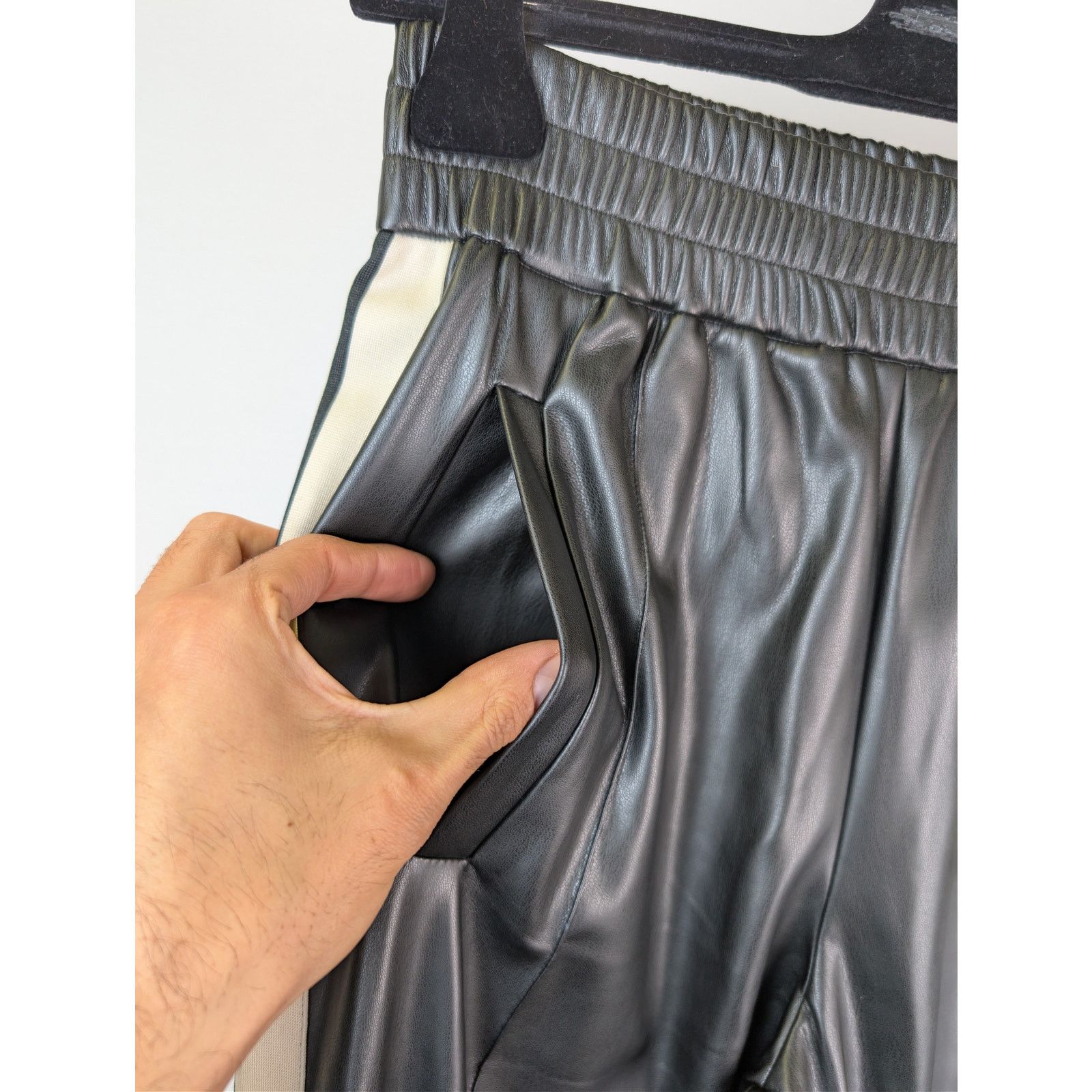 Palm Angels o1rshd1 Leather Effect Track Pants in Black / Off White Size US 32 / EU 48 - 7 Thumbnail
