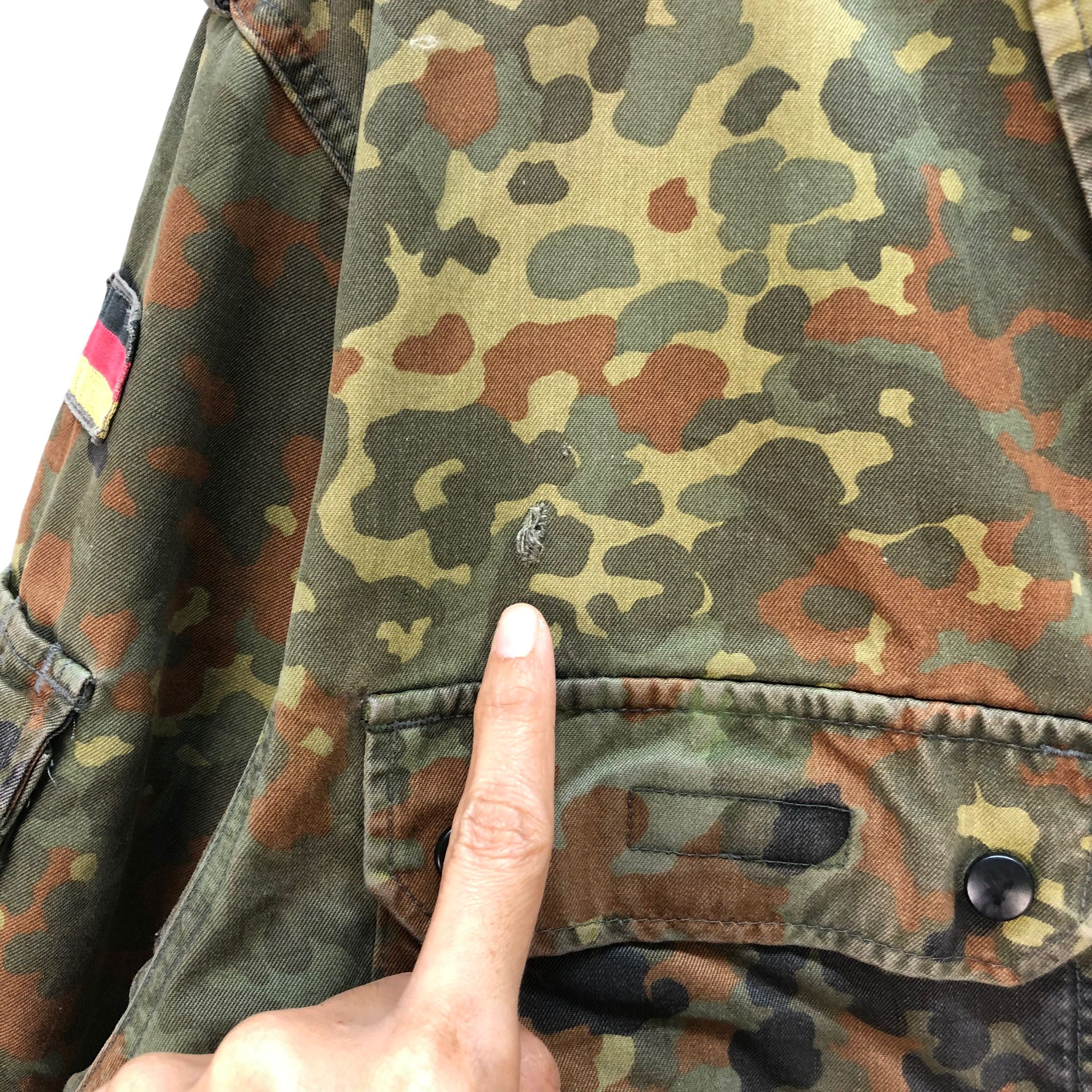 Vintage VINTAGE GERMANY CAMO FIELD JACKET #7342-131 Size US L / EU 52-54 / 3 - 4 Thumbnail