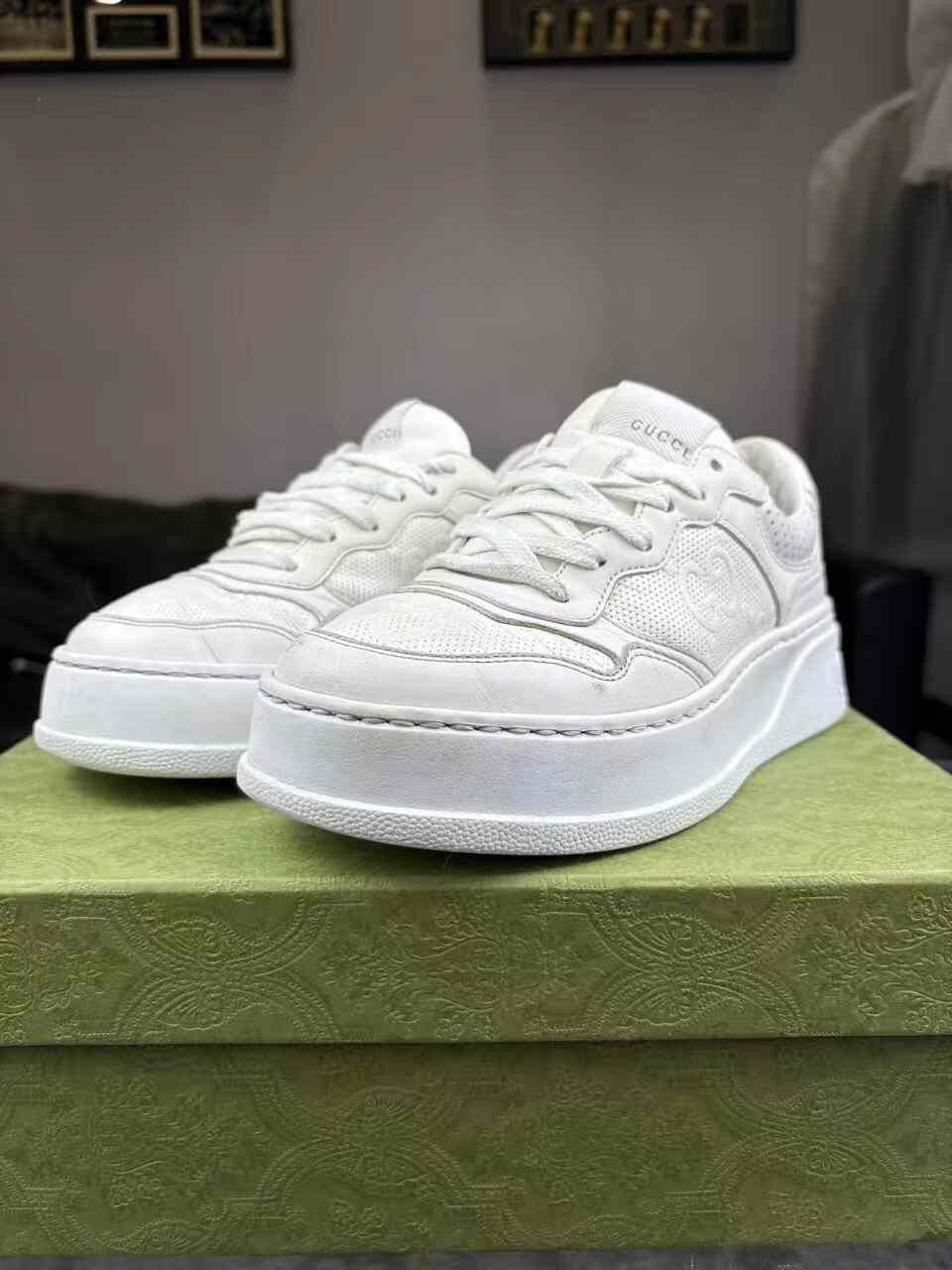 Gucci Gucci White Lowtop Sneakers 36 Women Size US 6 / IT 36 - 1 Thumbnail