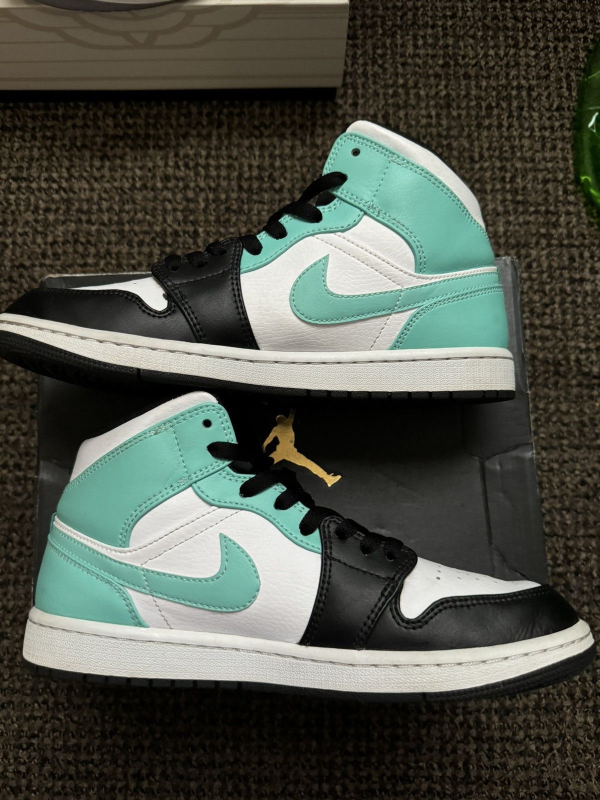 Nike Tropical Twist Jordan 1 Mid Size US 8.5 / EU 41-42 - 2 Thumbnail