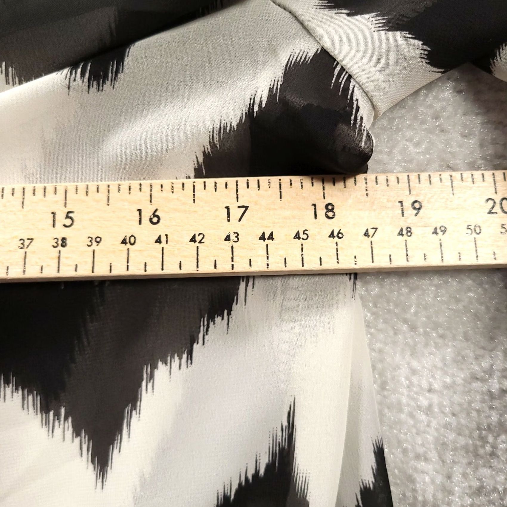 Vintage No Boundaries Black & White Animal Print Top Womens Small Roll Tab Sleeve Size S / US 4 / IT 40 - 4 Thumbnail
