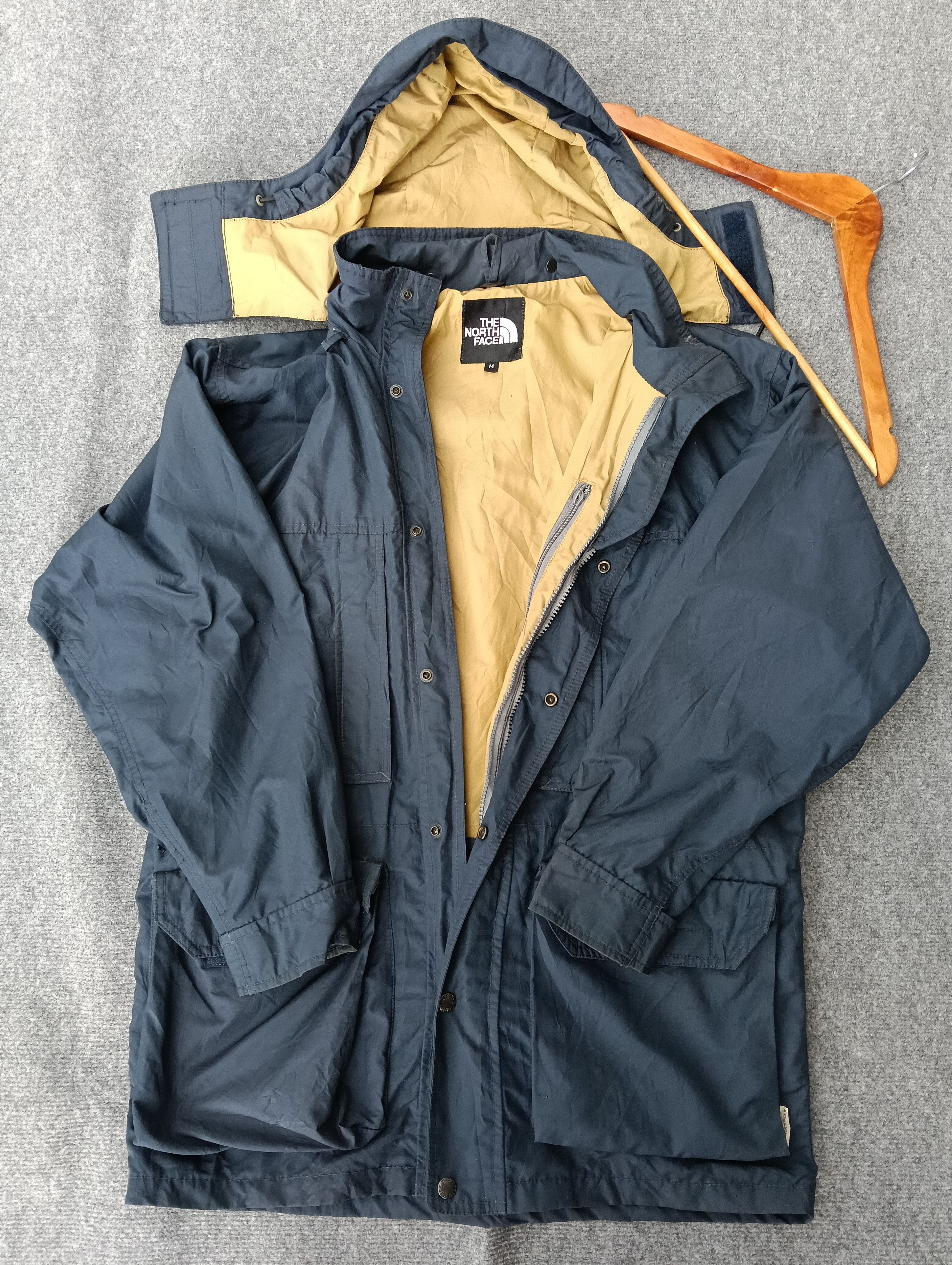 The North Face VINTAGE THE NORTH FACE HOODIE JACKET. Size US M / EU 48-50 / 2 - 1 Thumbnail