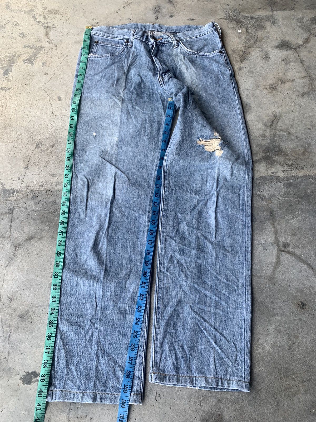 Wrangler Distressed baggy Wrangler jeans. Size US 32 / EU 48 - 12 Thumbnail
