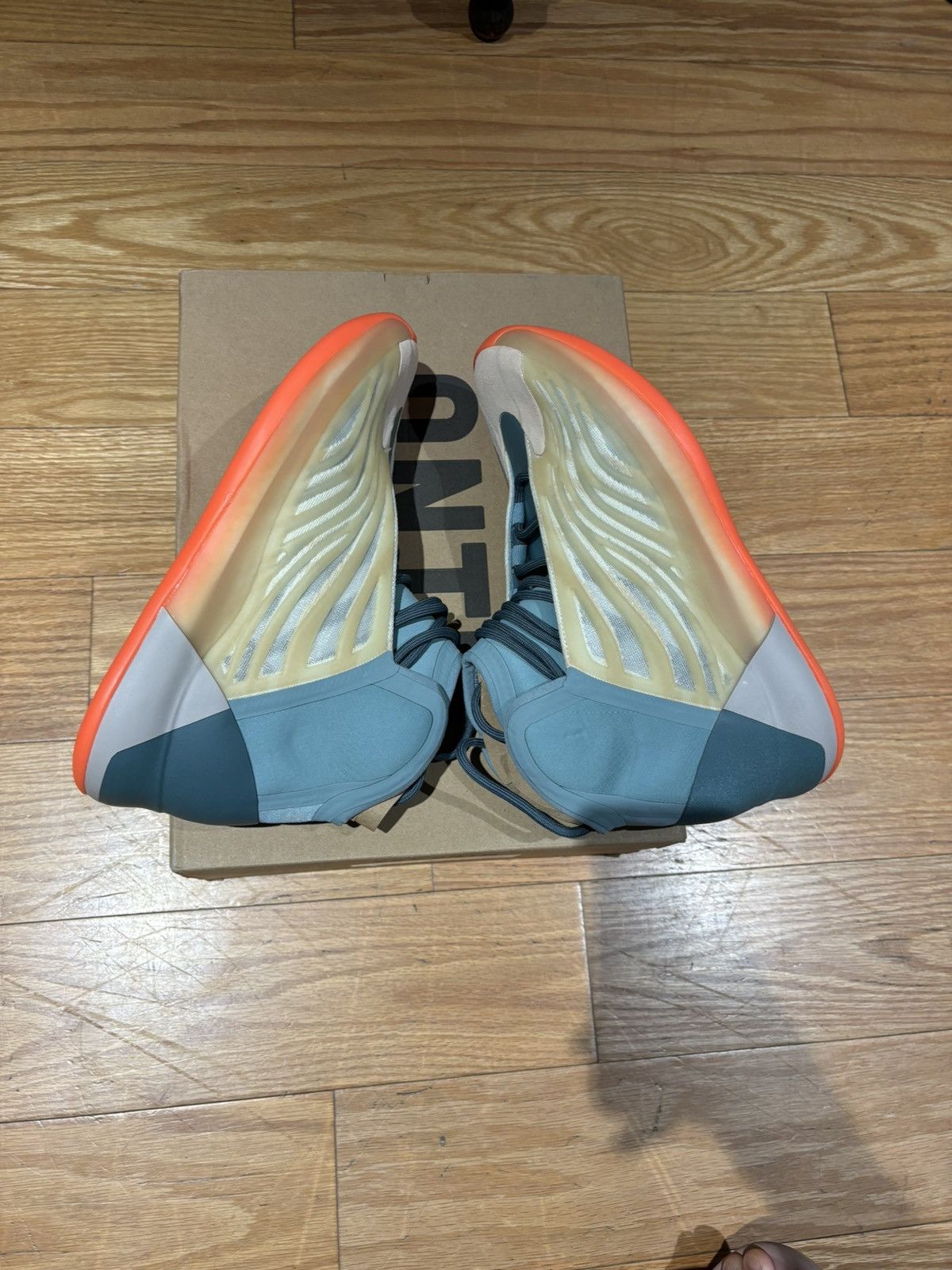 Adidas Adidas Yeezy Kanye west yzy qntm hi res coral size 10 Size US 10 / EU 43 - 5 Thumbnail