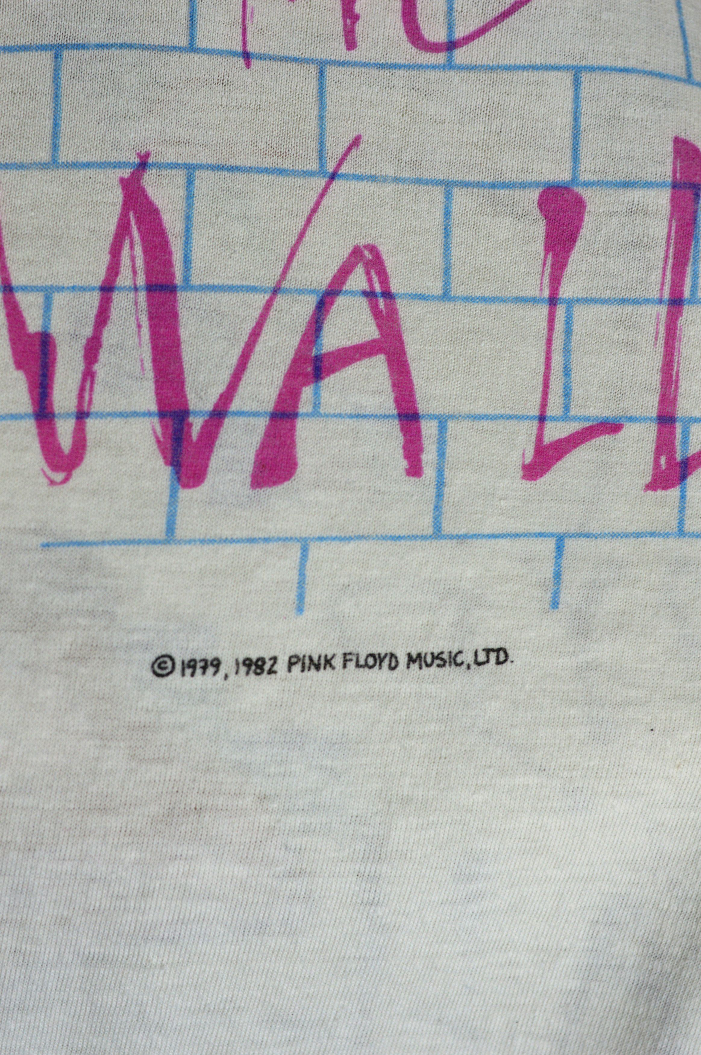 Pink Floyd Vintage Pink Floyd The Wall 1982 t shirt Size US L / EU 52-54 / 3 - 7 Thumbnail
