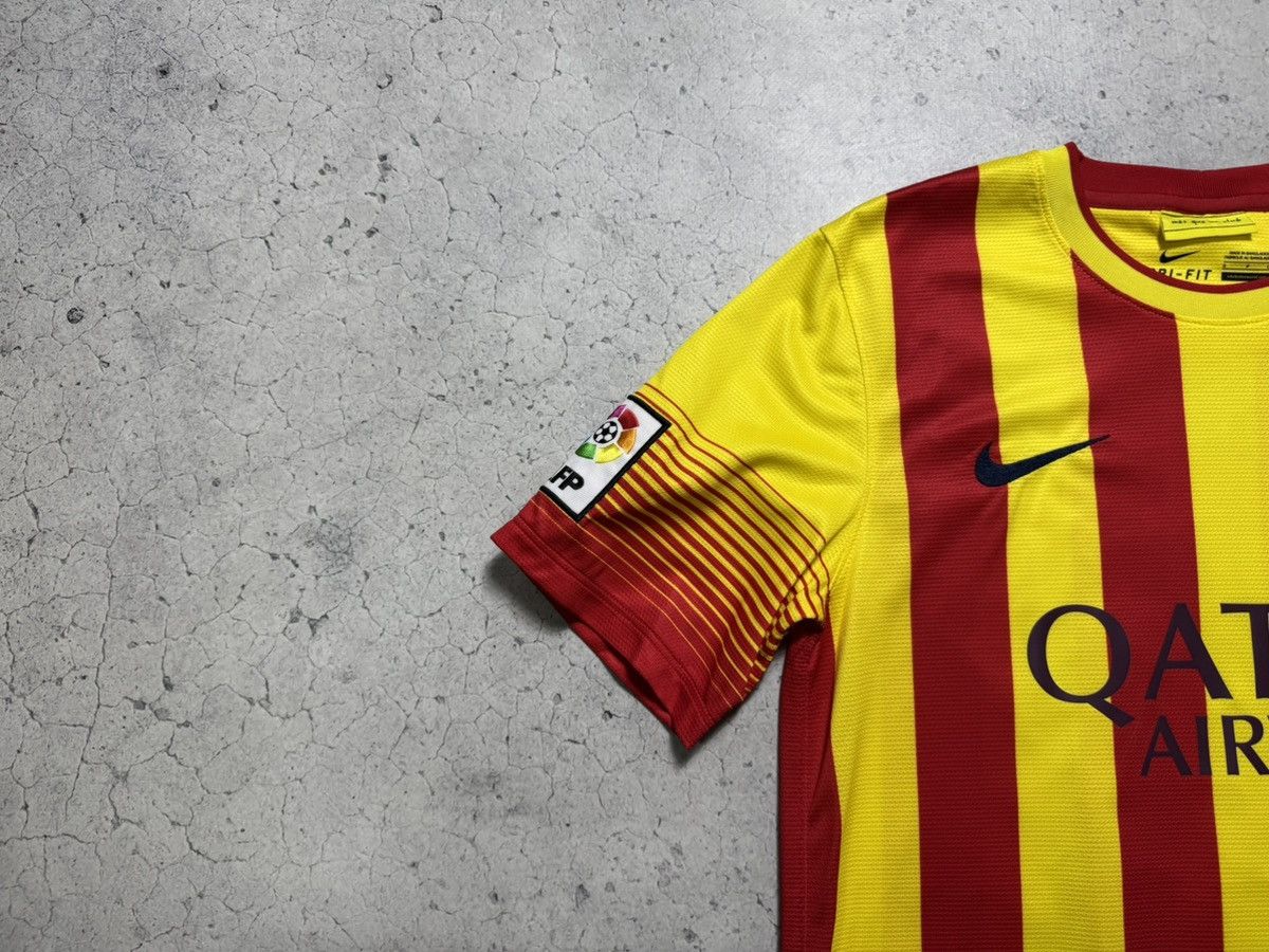 Nike Nike FC Barcelona 2013/2014 Neymar JR #11 Soccer Jersey Size US S / EU 44-46 / 1 - 6 Thumbnail