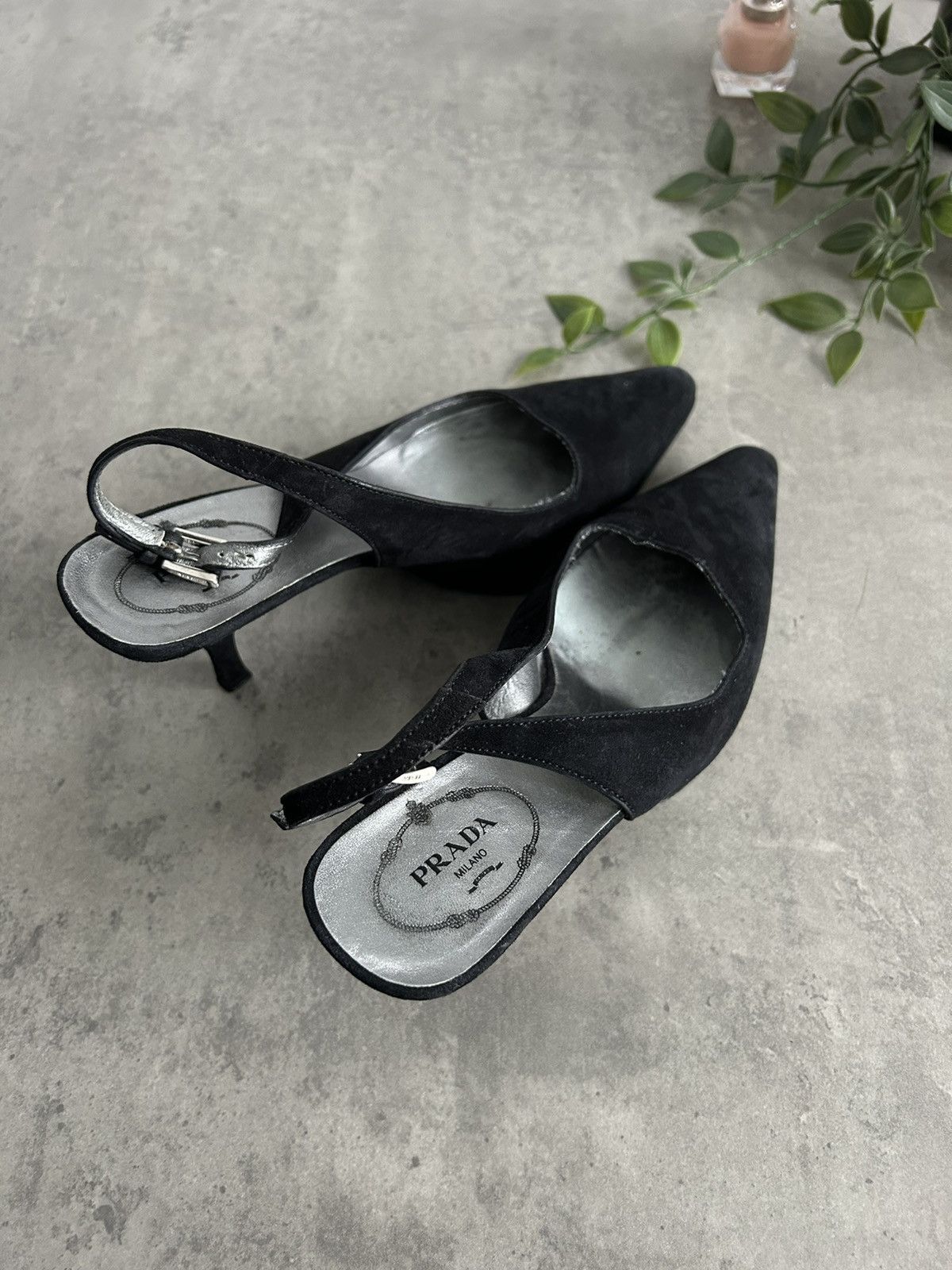 Prada × Vintage Prada Vintage heels Suede Luxury Old money Size US 5 / IT 35 - 8 Thumbnail