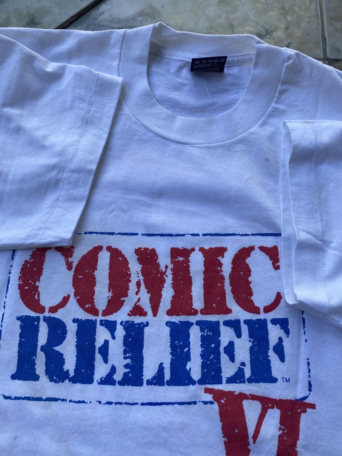 Vintage Vintage Comic Relief VI Tee 90s USA Fruit of the Loom Size US XL / EU 56 / 4 - 5 Thumbnail