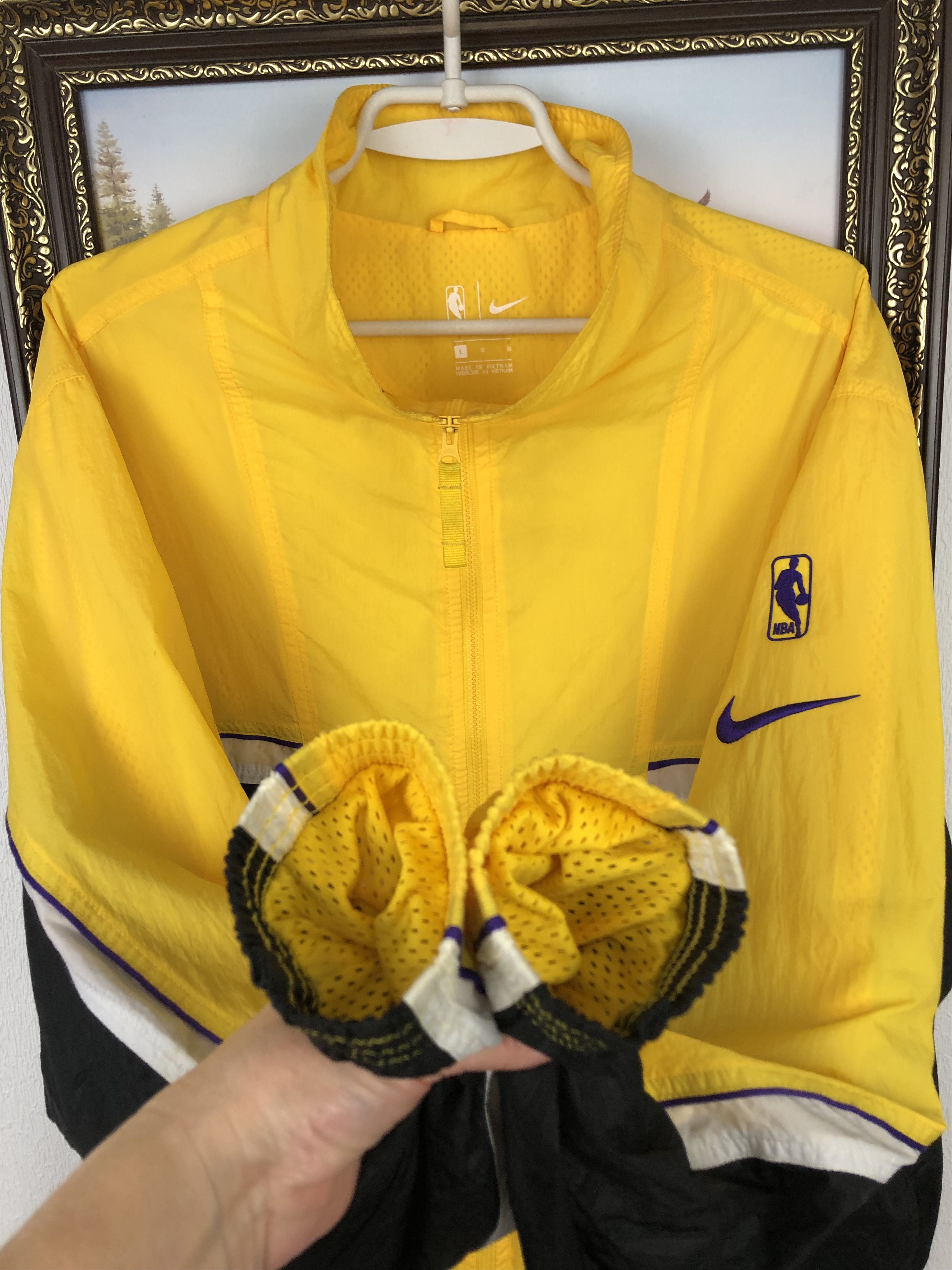 Nike Nike Los Angeles Lakers Windbreaker Jacket Full Zip NBA Size US L / EU 52-54 / 3 - 7 Thumbnail