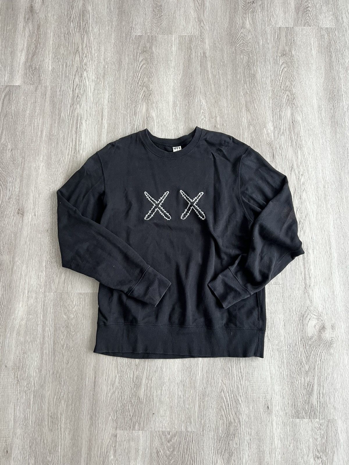 Kaws KAWS x Uniqlo Longsleeve/ Sweater size M Size US M / EU 48-50 / 2 - 1 Thumbnail