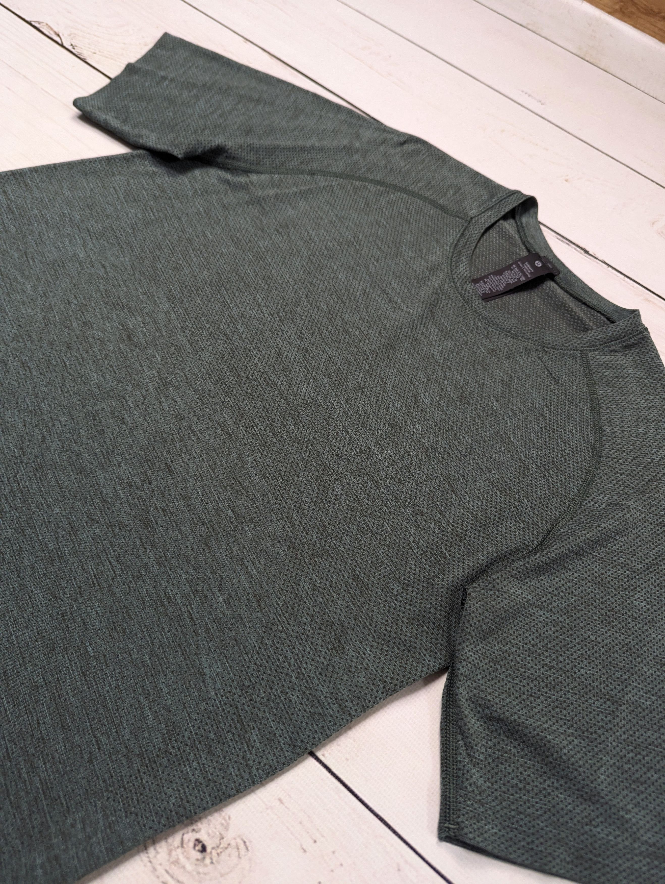 Lululemon Lululemon Metal Vent Tech 2.0 Short Sleeve Shirt XS Size US XS / EU 42 / 0 - 5 Thumbnail