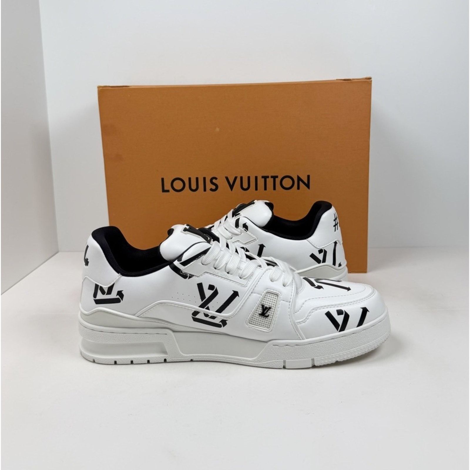 Louis Vuitton Size 8LV/9US - Louis Vuitton White Black Trainers Size US 9 / EU 42 - 5 Thumbnail