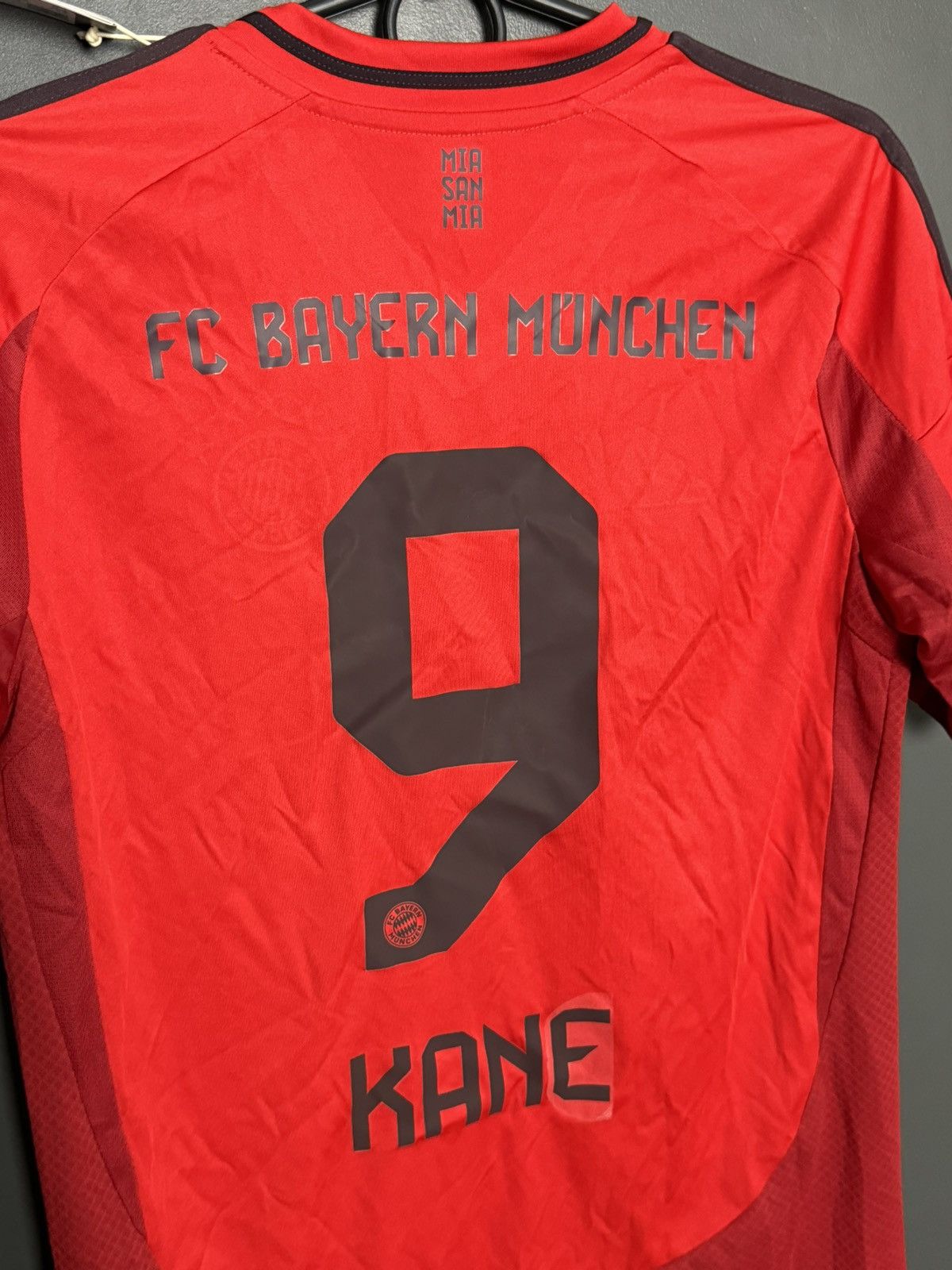 Adidas KIDS New Bayern Munchen 24/25 Home Kane Football Jersey Size US XS / EU 42 / 0 - 3 Thumbnail