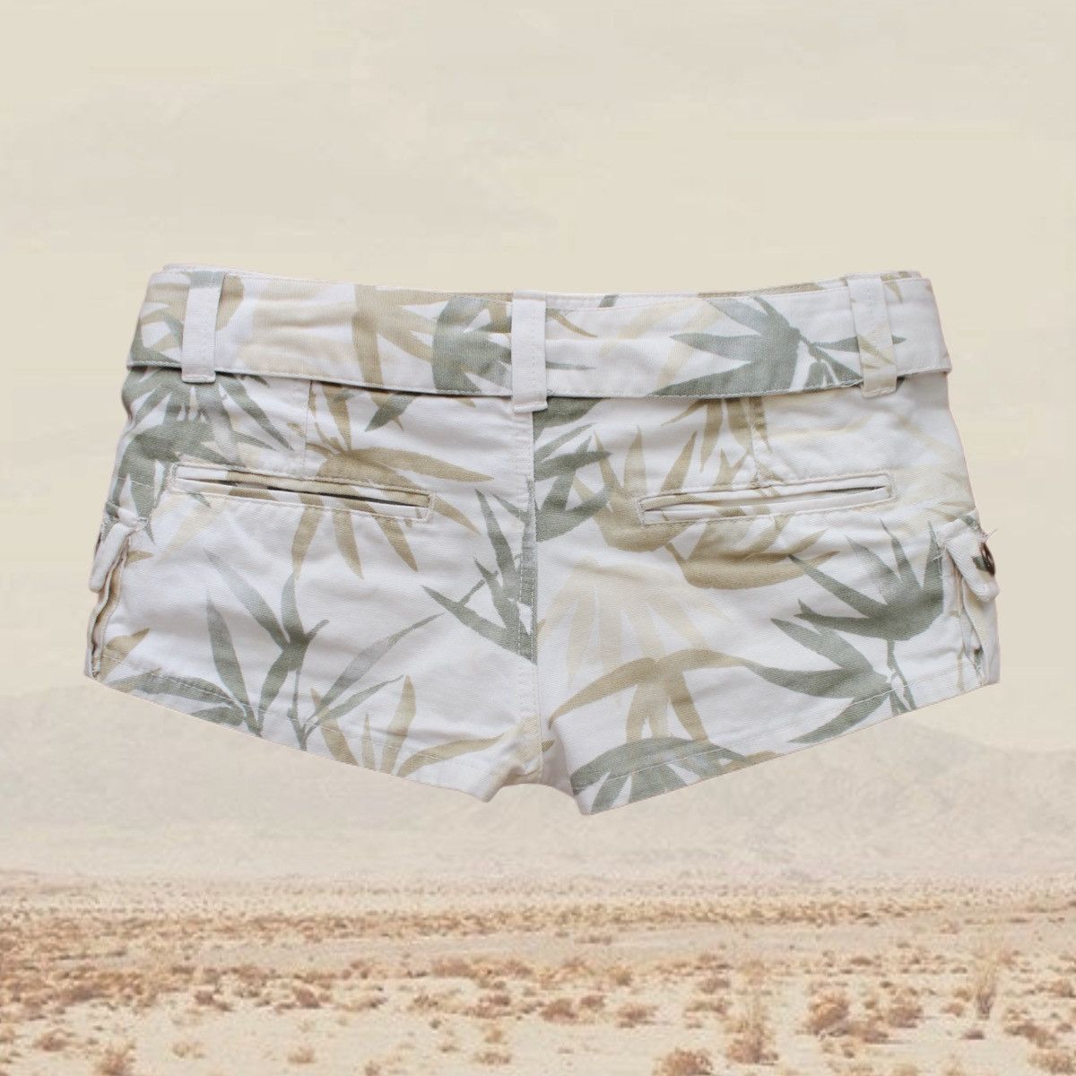 Other 🌿LEAF HOT PANTS🌿 Size 27" / US 4 / IT 40 - 2 Thumbnail