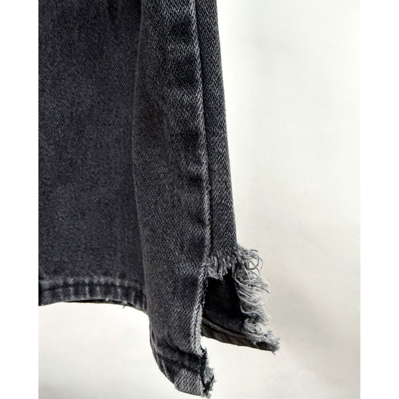 Wrangler VINTAGE Wrangler 13MWZ Jeans Mens 35x34 Faded Black Denim Distressed Cowboy Cut Straight 5-Pocket Denim N/A Mens Size US 35 - 7 Thumbnail