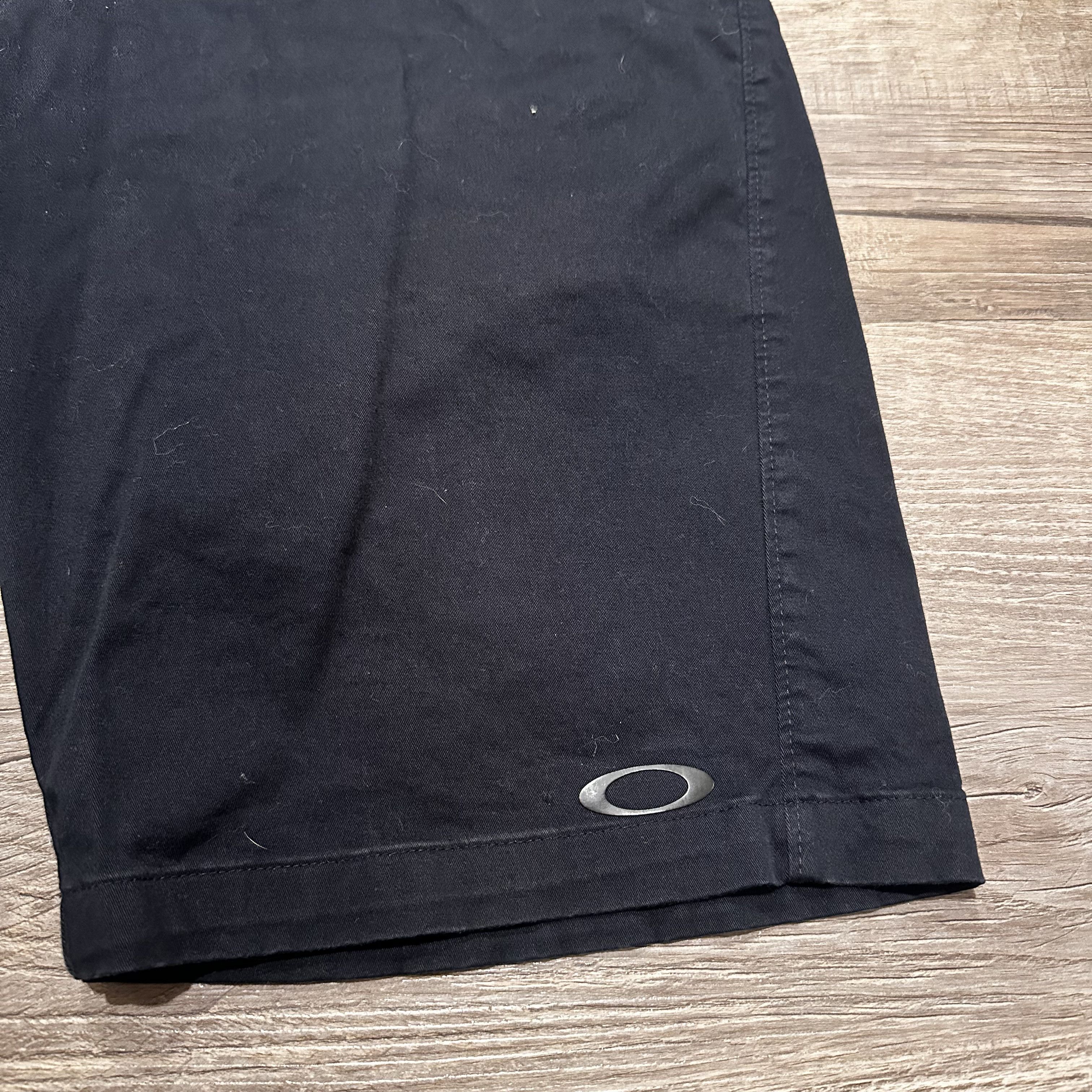 Oakley Vintage Mens Oakley shorts Size US 32 / EU 48 - 2 Thumbnail
