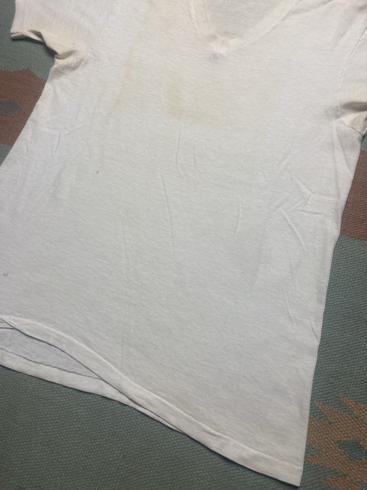 Vintage Vtg blank white t shirt v neck hanes soft cotton worn large Size US L / EU 52-54 / 3 - 3 Thumbnail