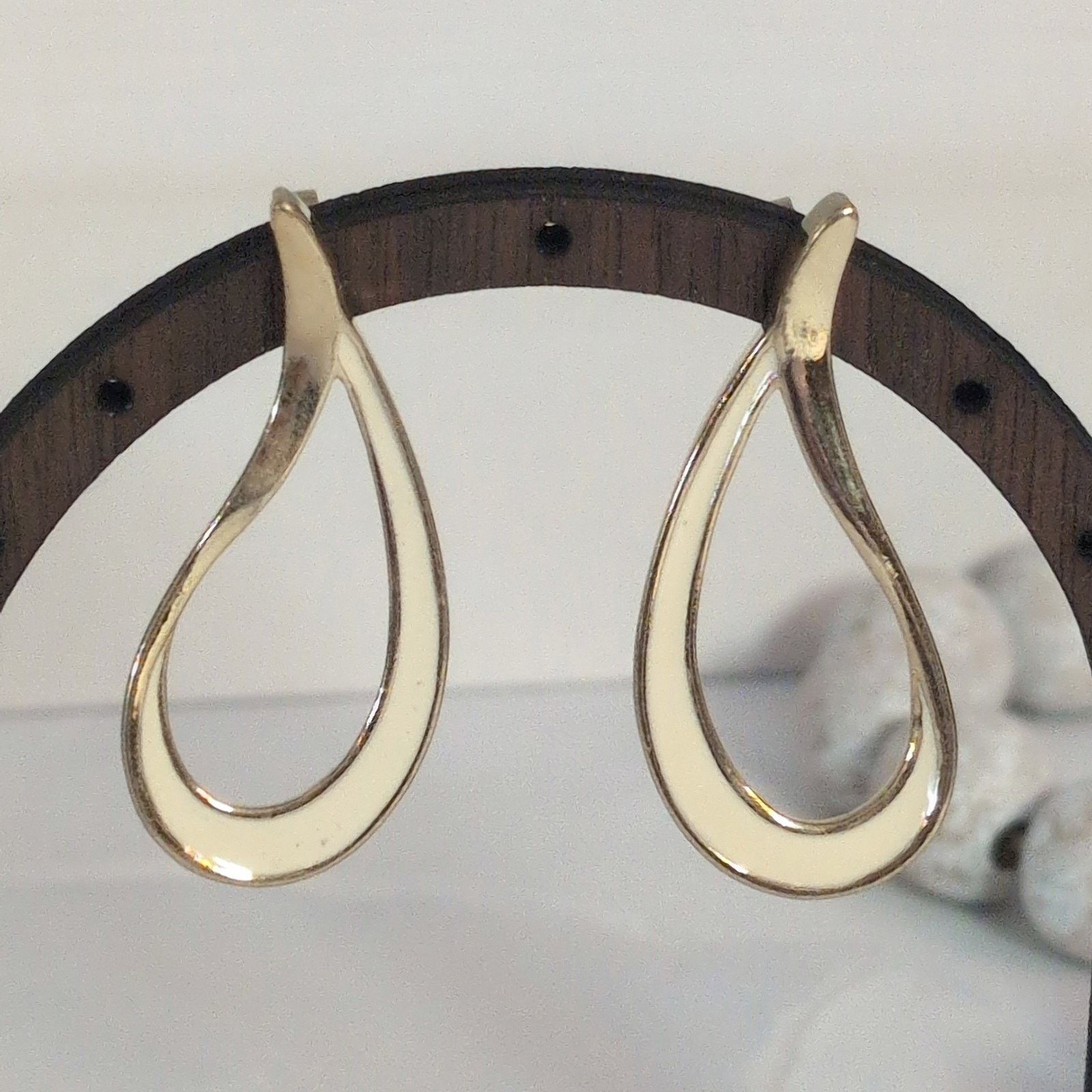 Other Elegant VTG Gold-Tone & Beige Enameled Teardrop Earrings Size ONE SIZE - 3 Thumbnail