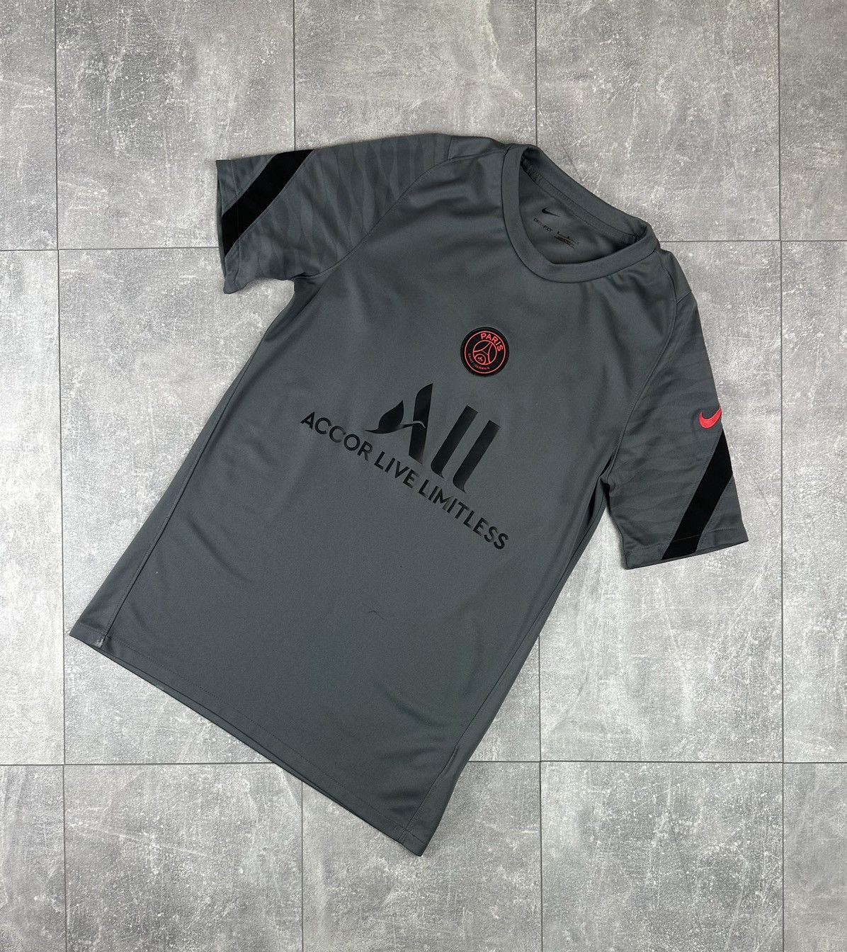 Nike Nike PSG Paris Saint Germain 2021/22 Training Soccer Jersey Size US M / EU 48-50 / 2 - 1 Thumbnail