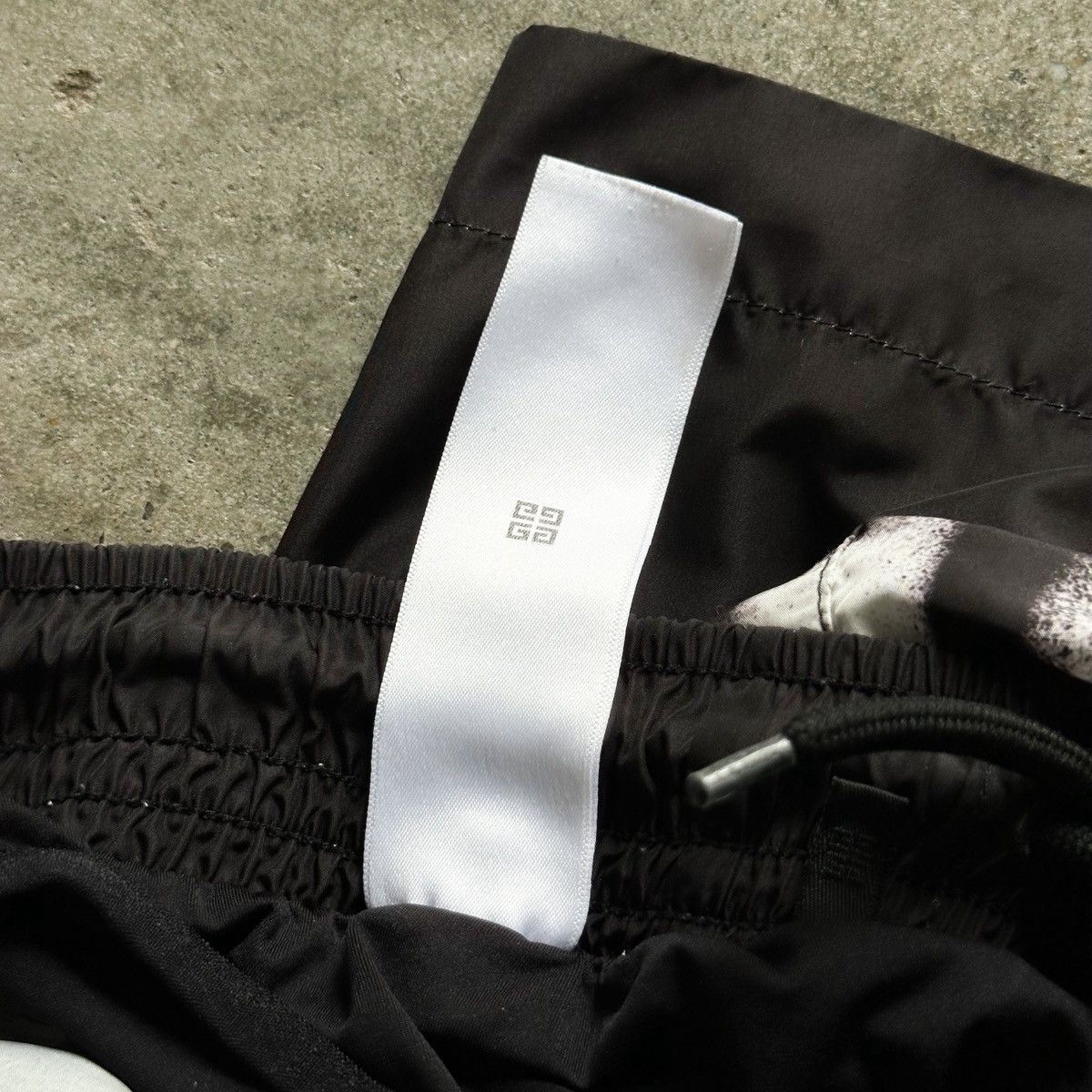 Chito × Givenchy Givenchy Chito Graffiti Dog “Finesse Pup” Shorts Size US 32 / EU 48 - 7 Thumbnail