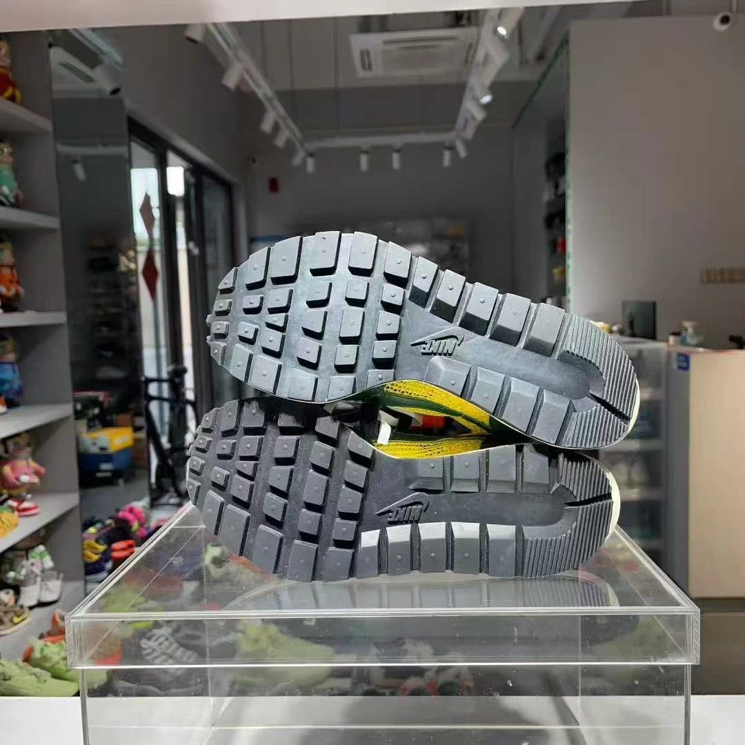 Nike Sacai x Nike VaporWaffle Green Yellow 37.5 Size US 6.5 / IT 36.5 - 7 Thumbnail