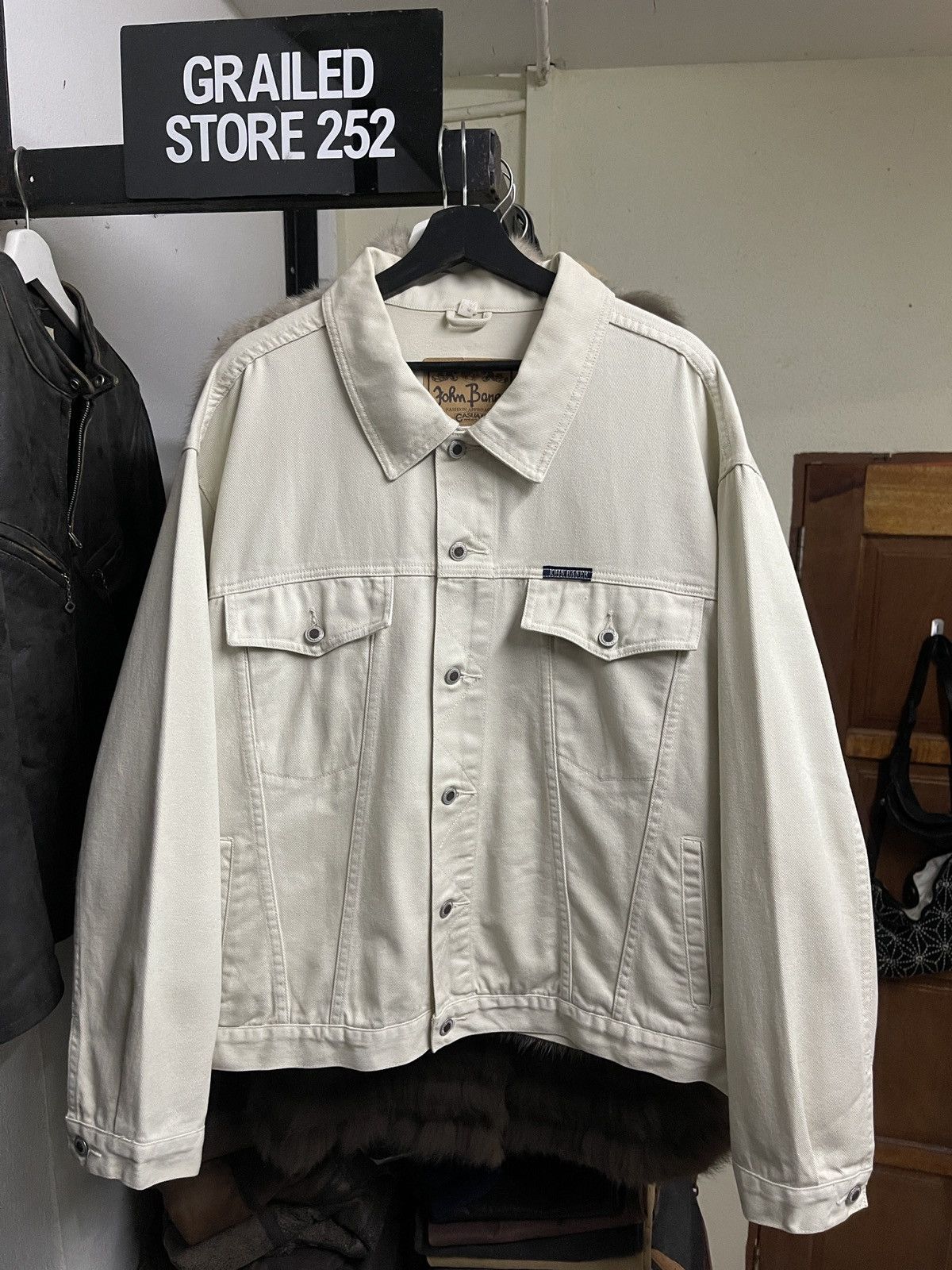 John Baner John Baner X Chicago Bulls Trucker Denim Jacket Streetwear Size US XL / EU 56 / 4 - 2 Thumbnail