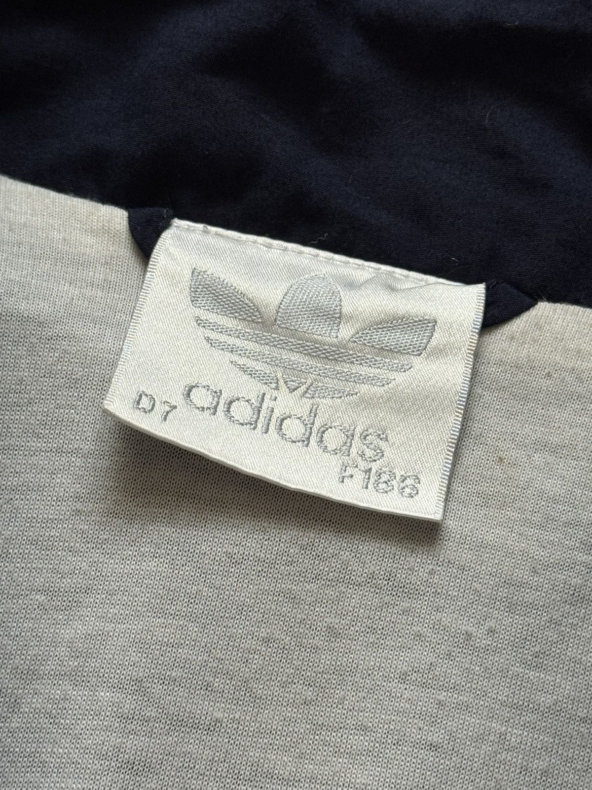 Adidas × Vintage Adidas L/XL vintage 3 stripes jacket zip bomber light Size US L / EU 52-54 / 3 - 10 Thumbnail