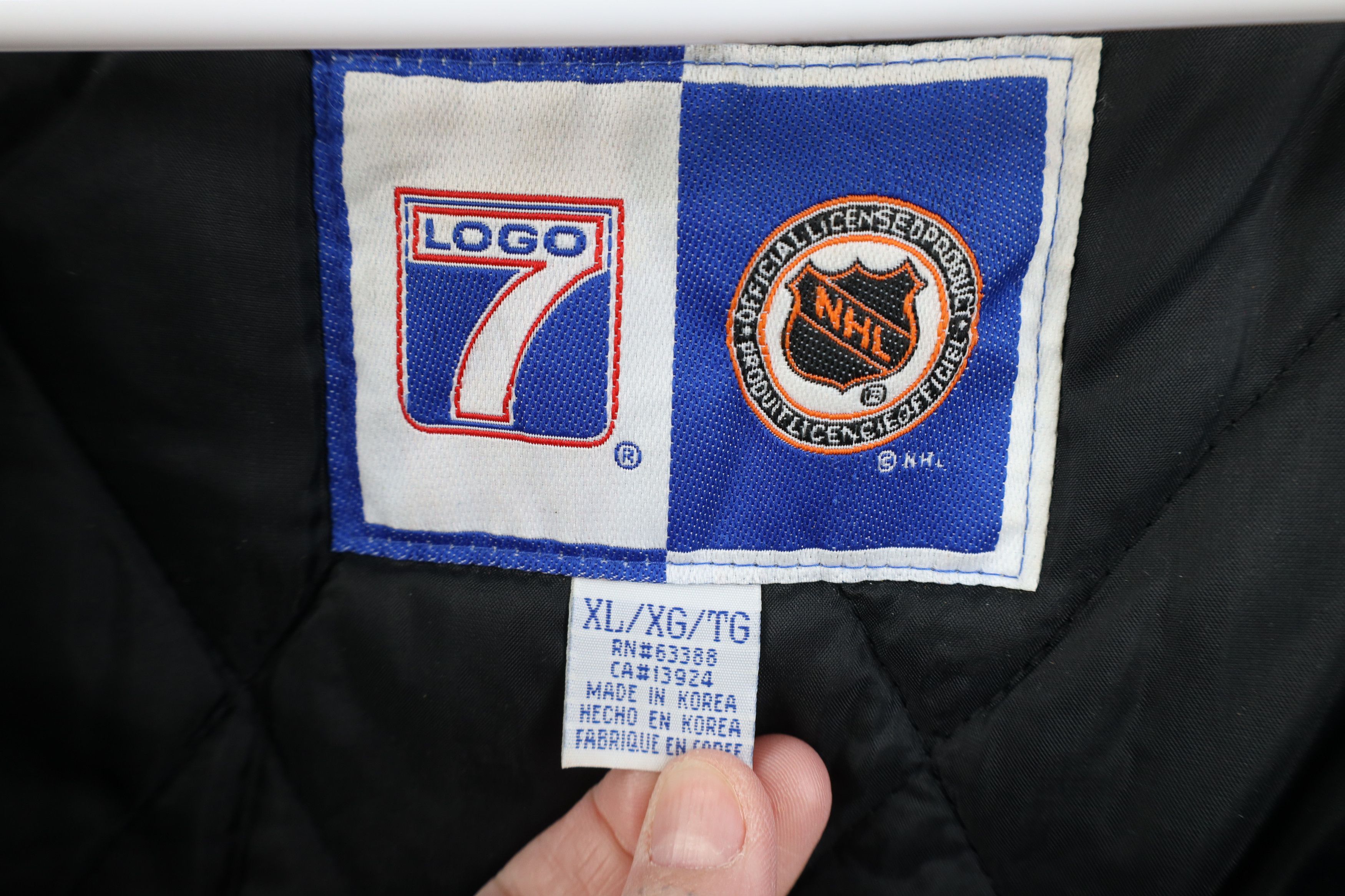 Vintage Vintage 90s Chicago Blackhawks Hockey Quilted Puffer Jacket Size US XL / EU 56 / 4 - 10 Thumbnail