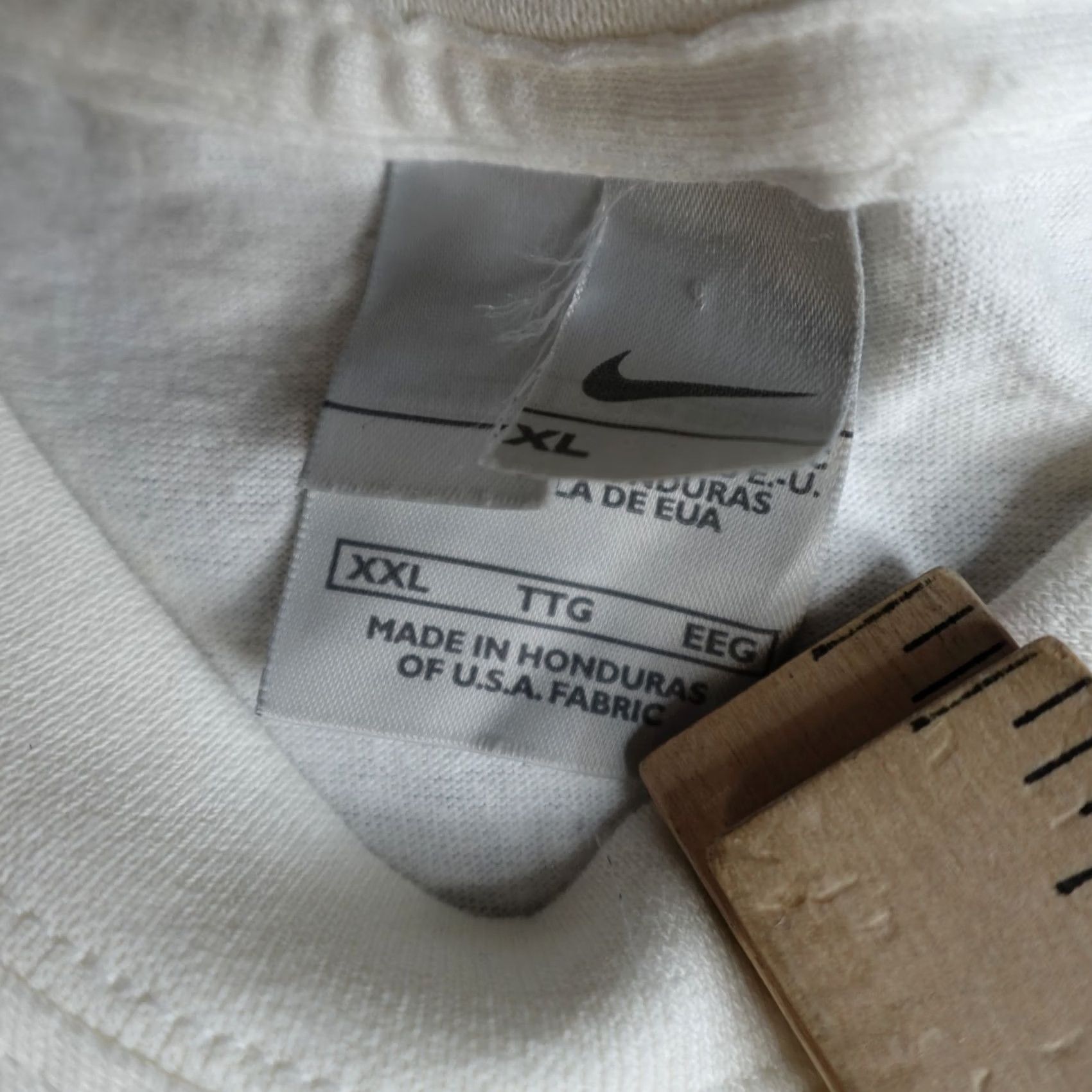 Nike VINTAGE Nike Shirt T-Shirt 2XL Men White Center Swoosh Hoops Double Sided Read New Size US XXL / EU 58 / 5 - 6 Thumbnail