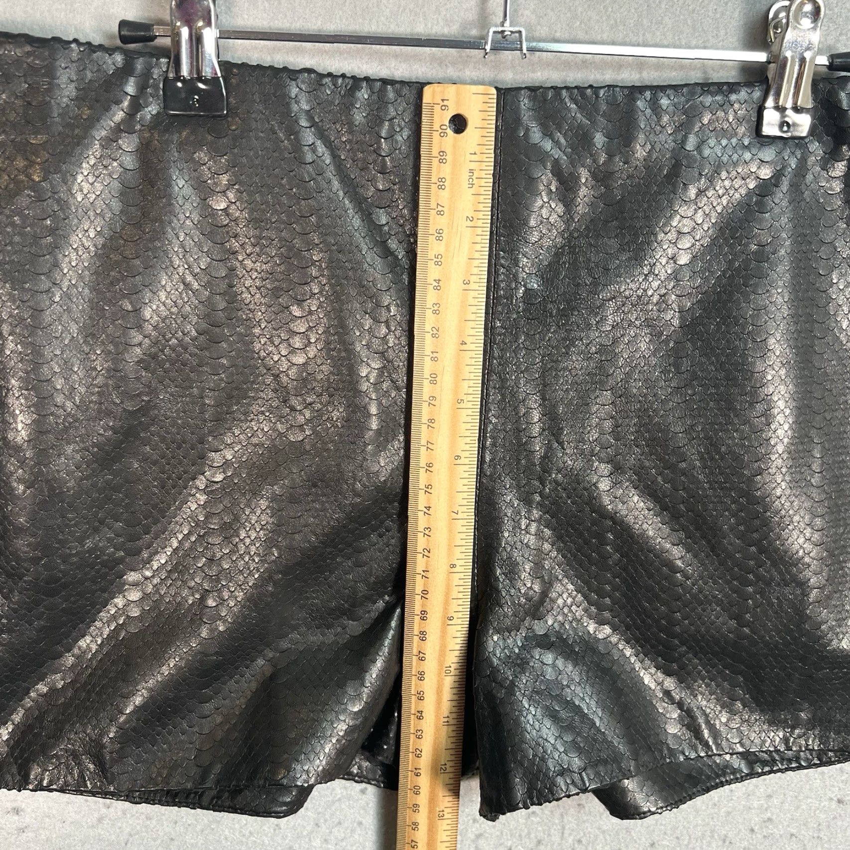 J Brand J Brand Leather Shorts Black Size 6 Women's Size 28" / US 6 / IT 42 - 6 Thumbnail