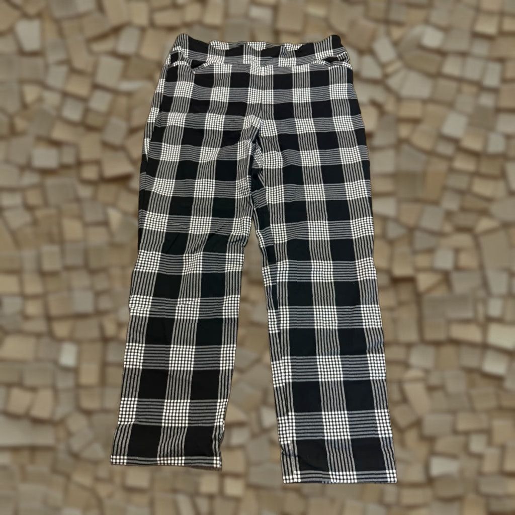 Vintage Terra & Sky Pants Women's 14W Black White Plaid Pull On Regular Inseam 29 in Flat Front Ankle Pants Size 36" / US 14 / IT 50 - 1 Thumbnail