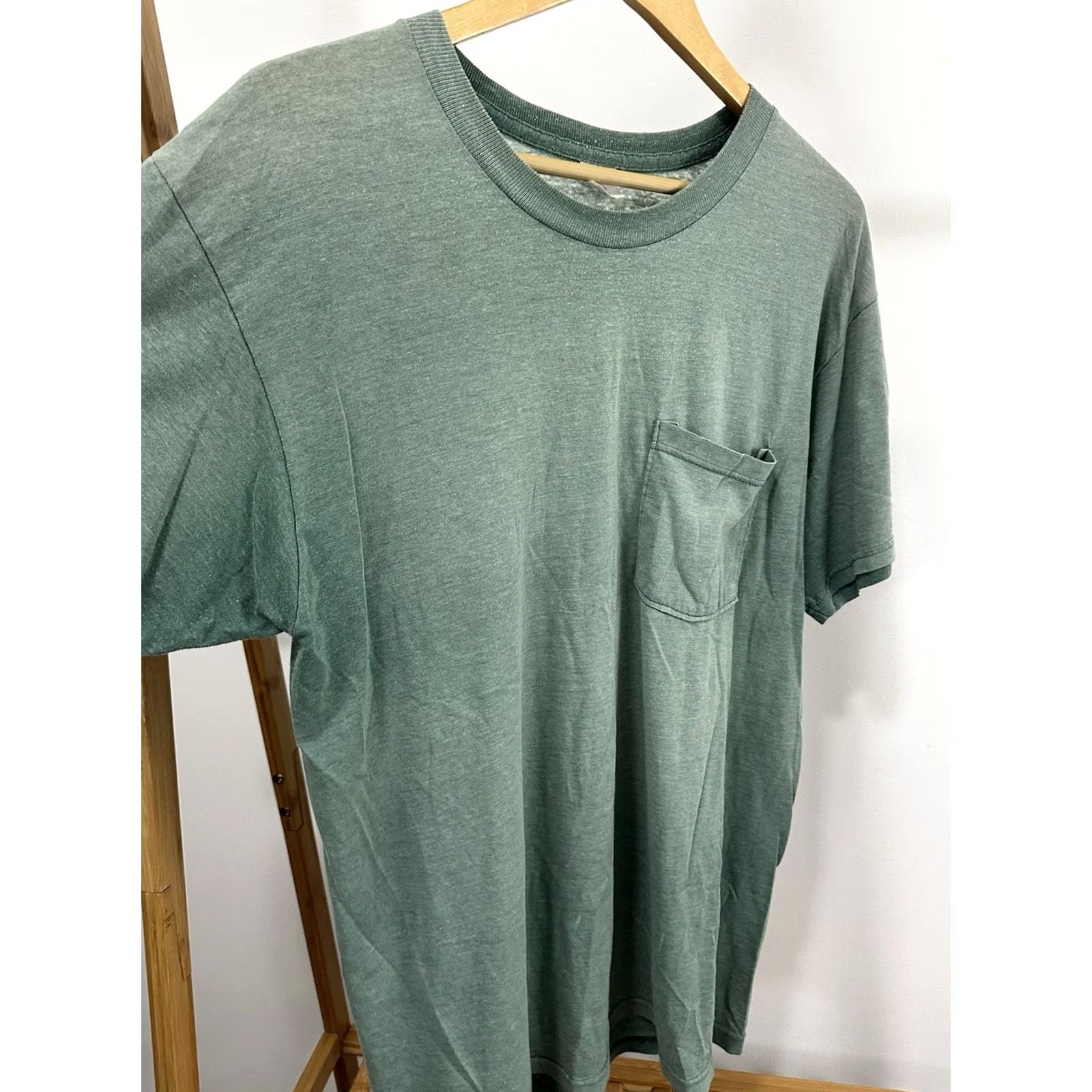 Fruit Of The Loom VTG Gradient Sun Faded Soft Worn Paper Thin Burnout Pocket Blank T-Shirt Size L Size US L / EU 52-54 / 3 - 4 Thumbnail