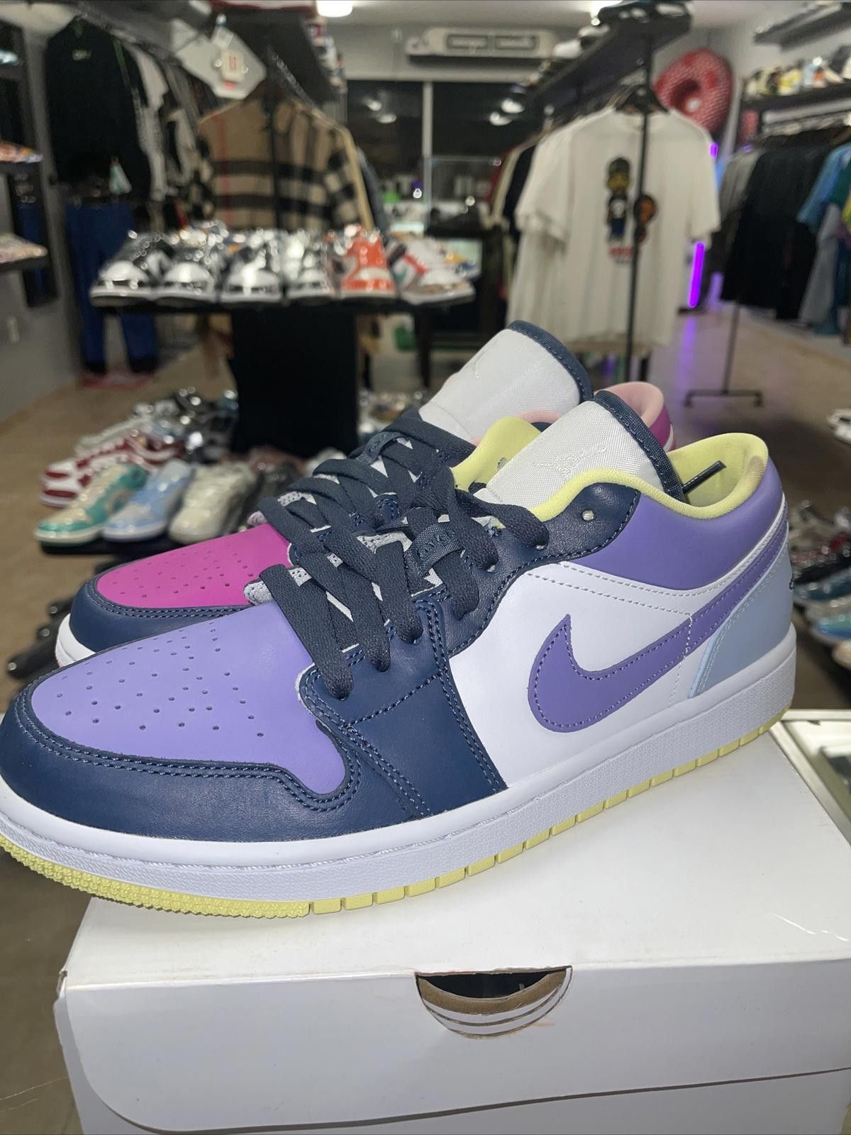 Jordan Brand AIR JORDAN 1 LOW SE Size 11/Men's 9.5 Thunder Blue/White Size US 11 / IT 41 - 1 Thumbnail