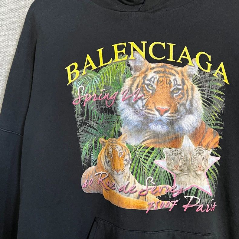 Balenciaga Balenciaga Black/ Navy reversible FBI tiger year print hoo Size US L / EU 52-54 / 3 - 4 Thumbnail
