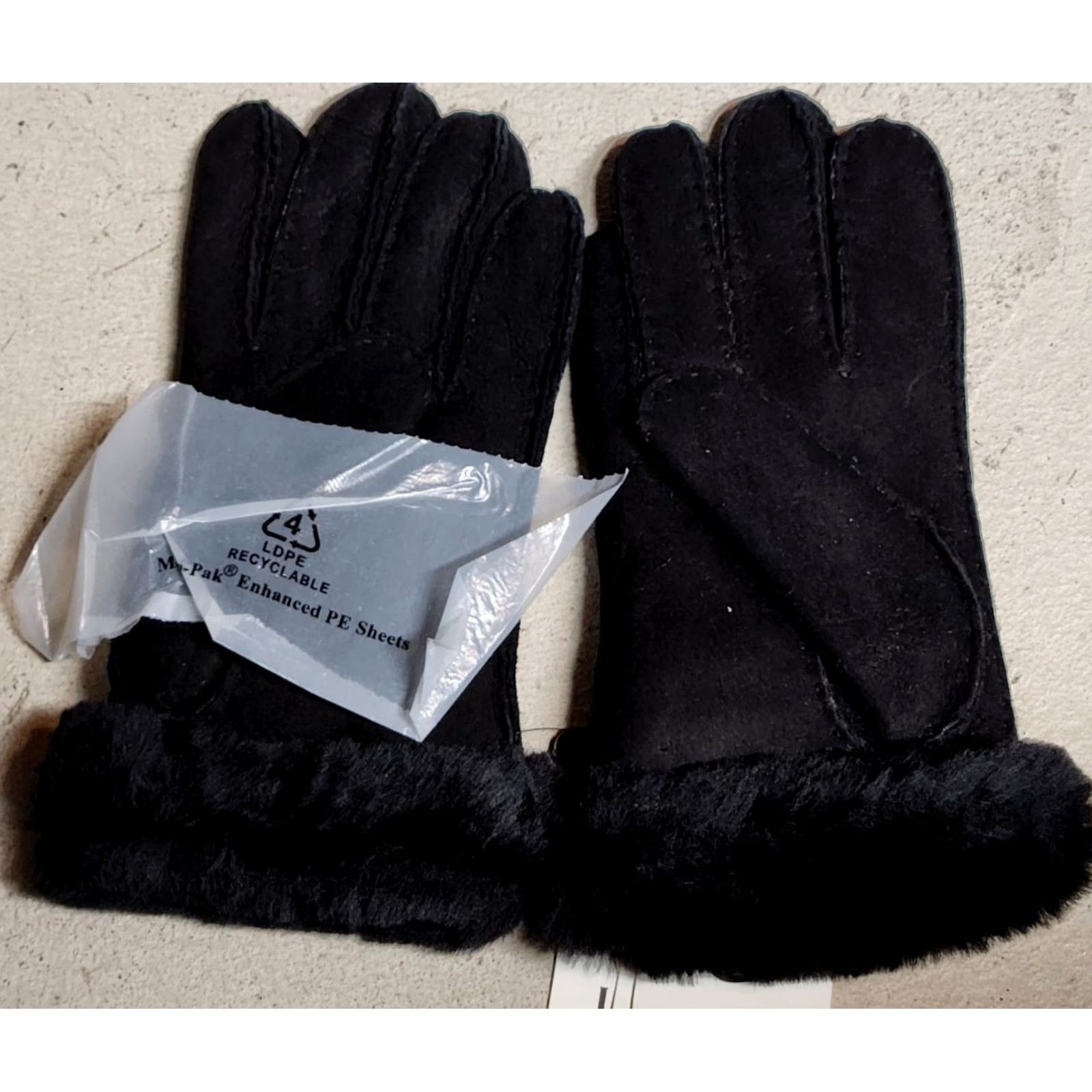 Vintage UGG Australia Winter Gloves Women Small Black Sheepskin Slim Side Vent NWT 16140DL17 Size ONE SIZE - 2 Thumbnail