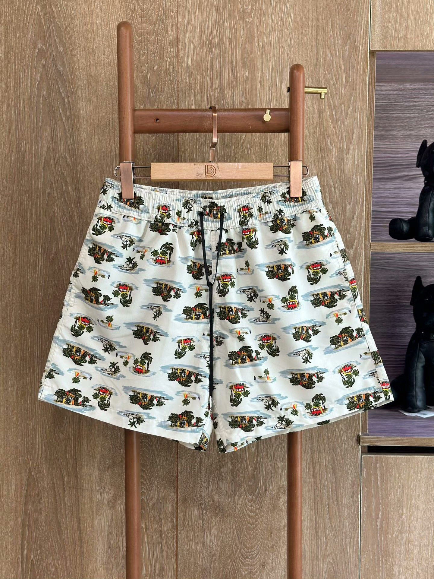 Bottega Veneta Bottega Veneta Elastic Waist Beach Shorts Size US 30 / EU 46 - 1 Thumbnail